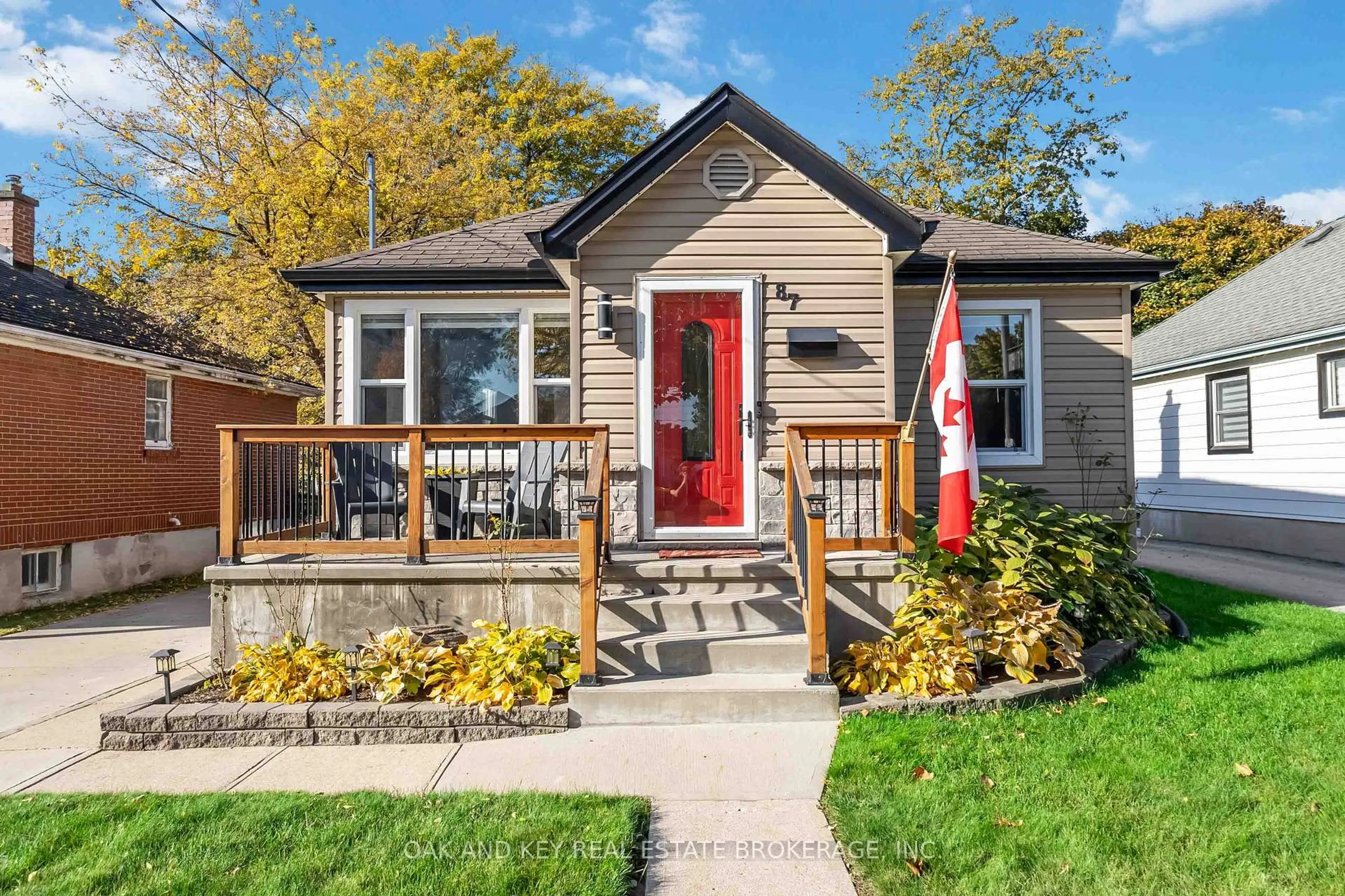 Home with vinyl exterior material, street for 87 Elgin St, London East Ontario N5Z 2T4