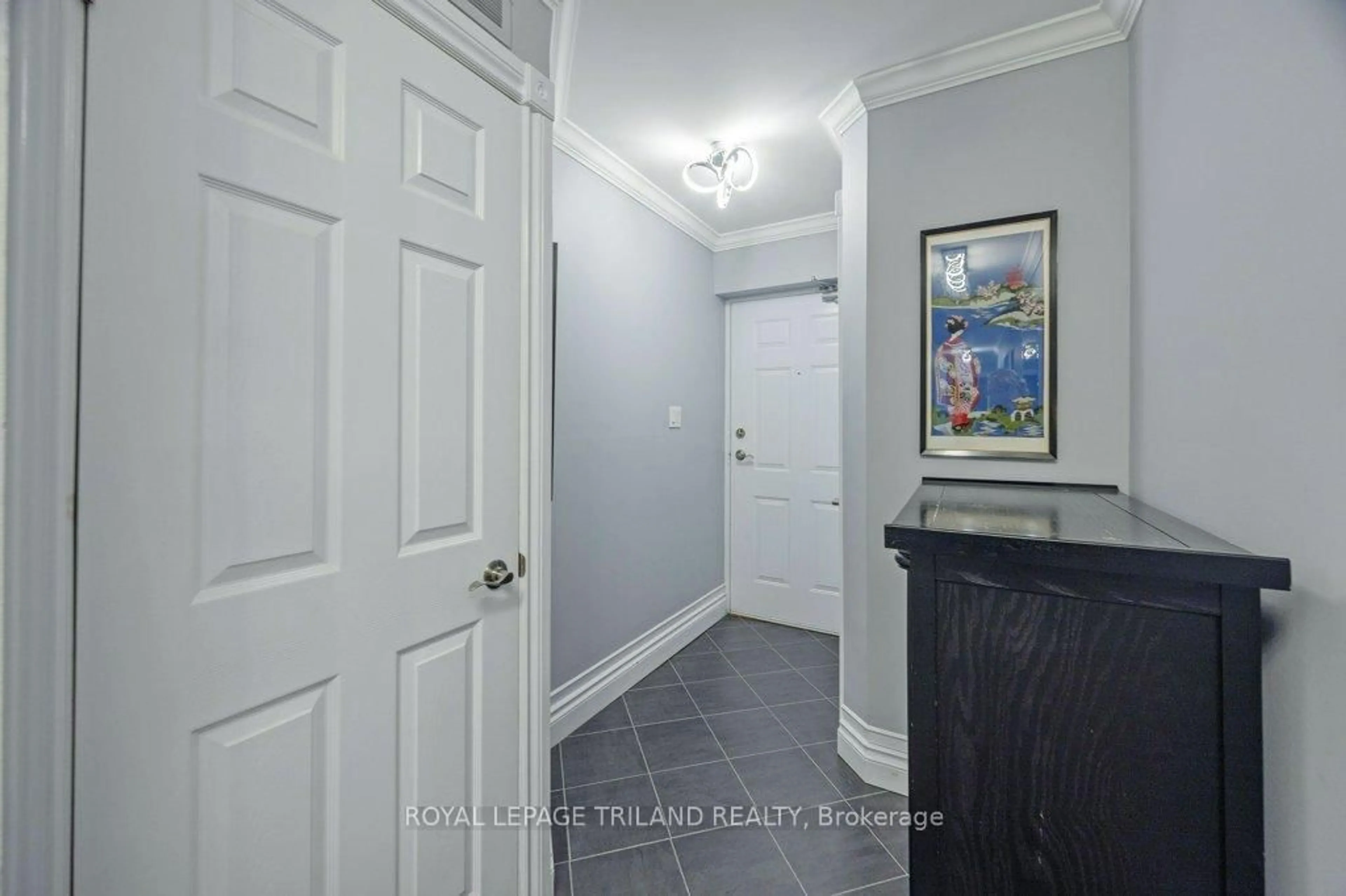 Indoor entryway for 460 Wellington St #306, London East Ontario N6A 3P8