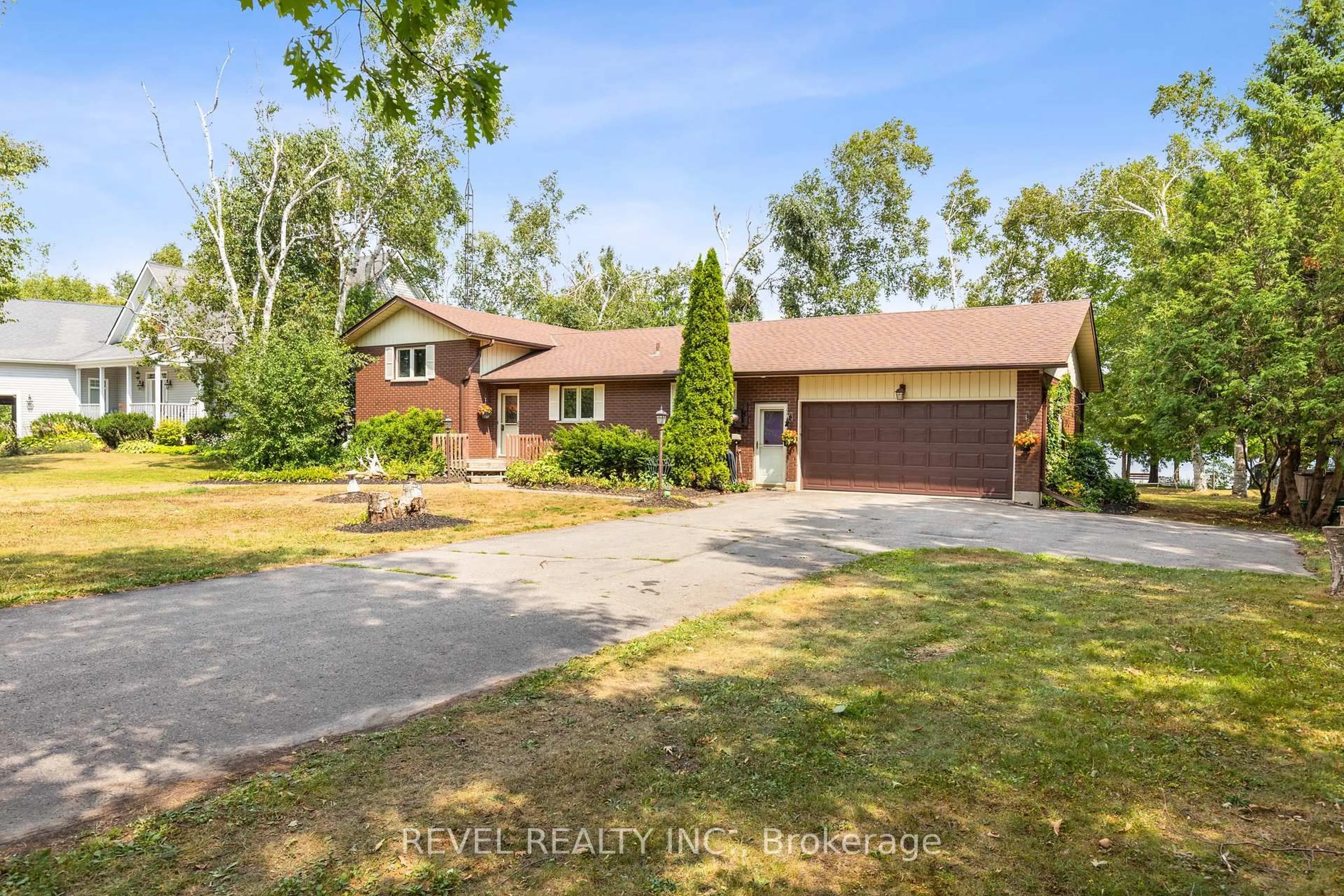 A pic from outside/outdoor area/front of a property/back of a property/a pic from drone, unknown for 126 Pinewood Blvd, Kawartha Lakes Ontario K0M 2T0
