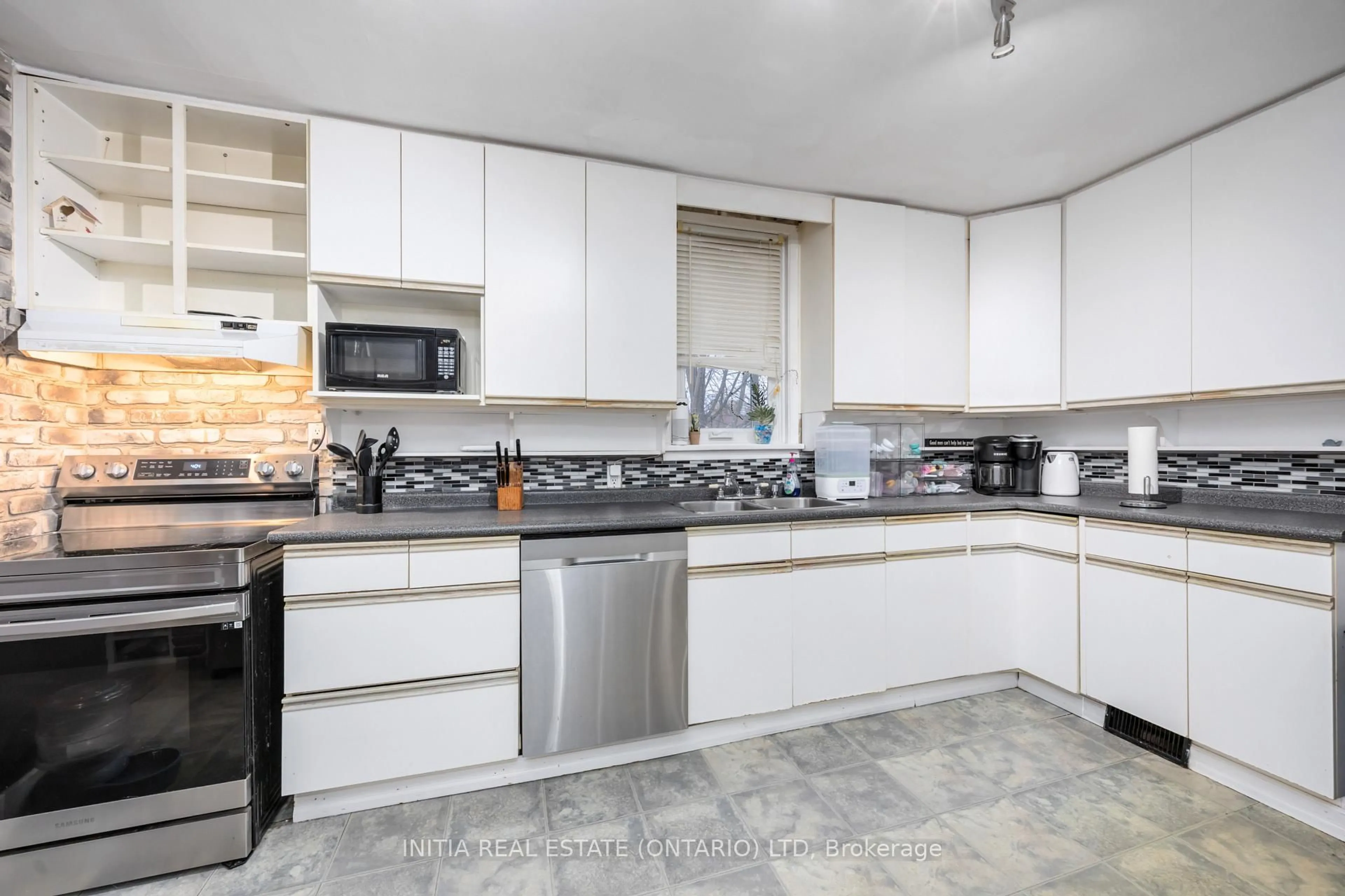 Standard kitchen, ceramic/tile floor for 856 Devine St, Sarnia Ontario N7T 1X5