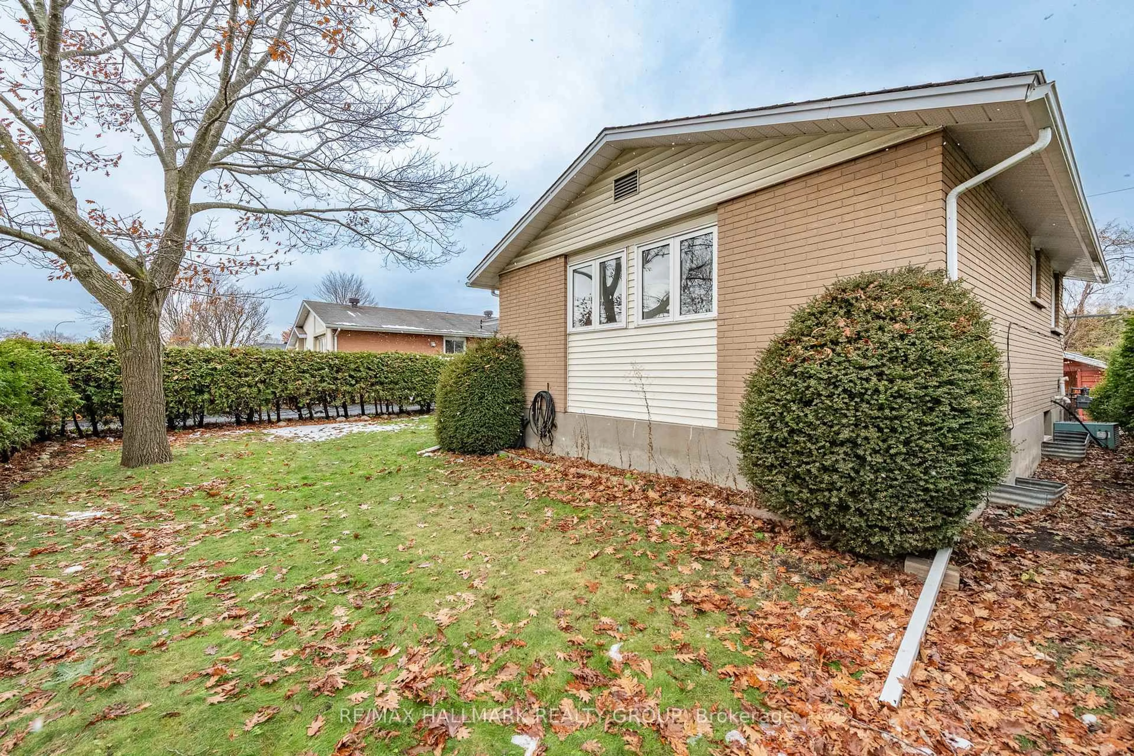 Unknown for 71 Viewmount Dr, Ottawa Ontario K2G 3B9