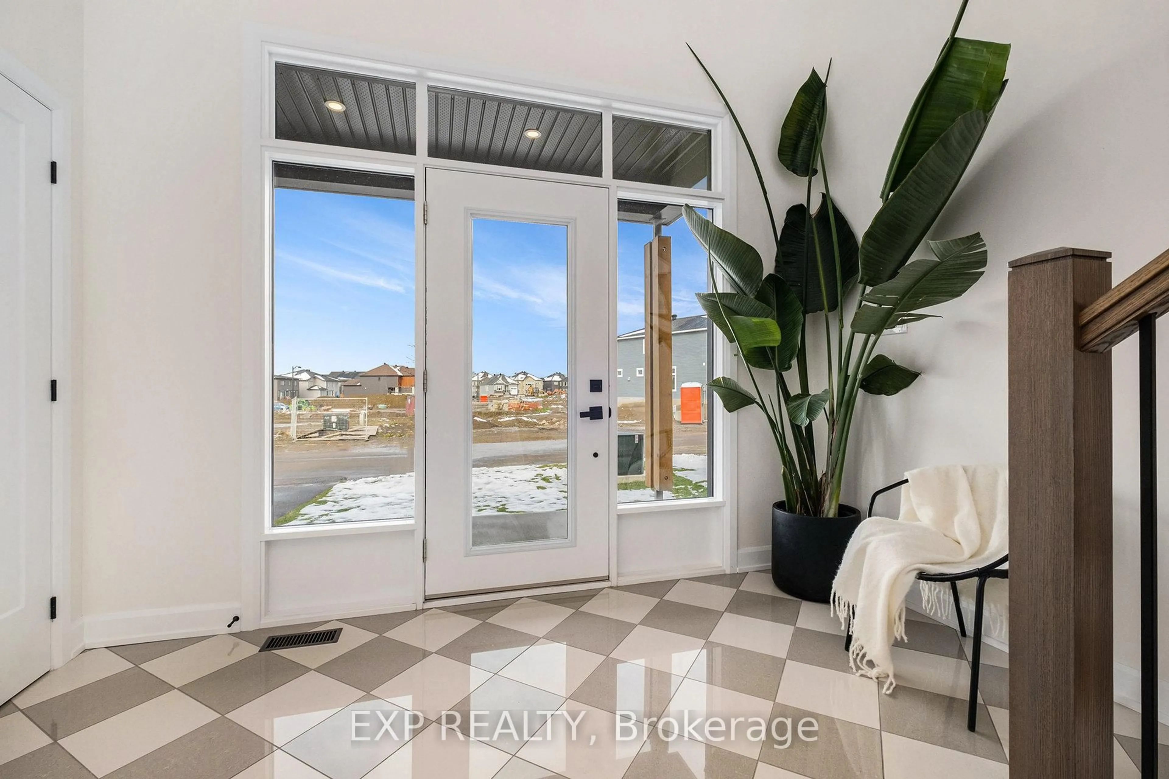 Indoor entryway for 597 Paakanaak Ave, Ottawa Ontario K1X 0H4