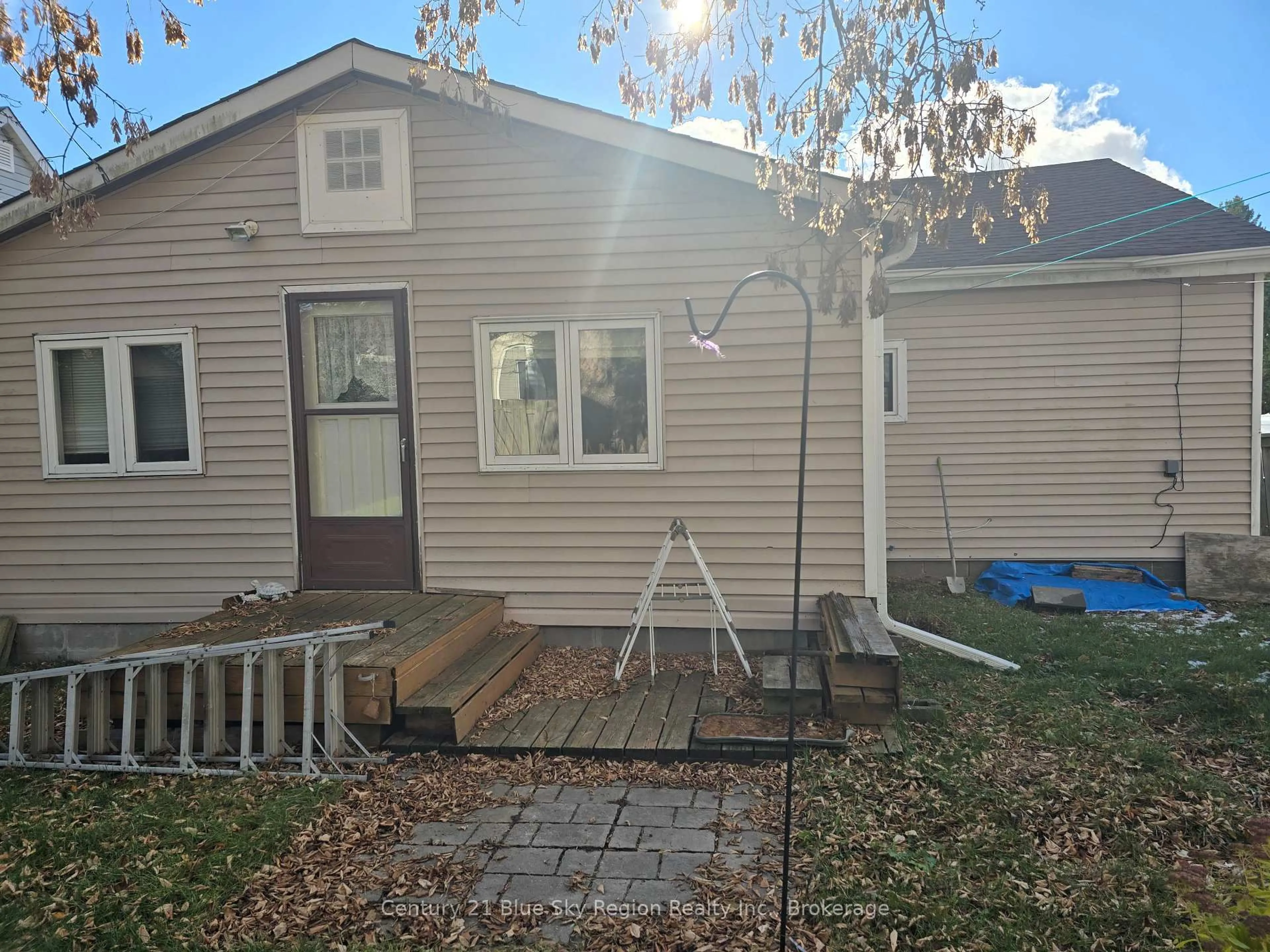 Unknown for 376 Albert Ave, North Bay Ontario P1B 7J9