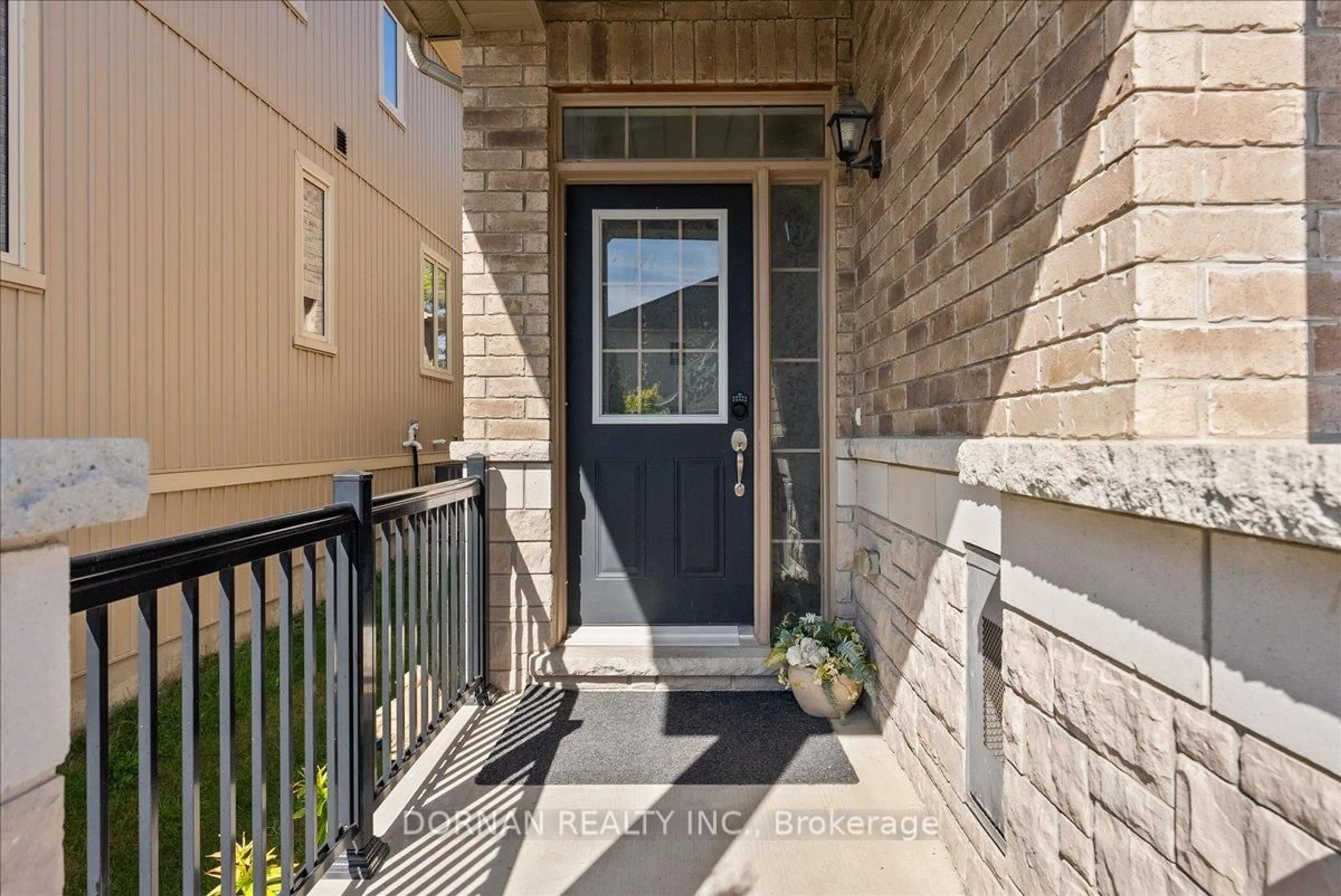 Indoor entryway for 11 Highlands Blvd, Cavan Monaghan Ontario L0A 1G0