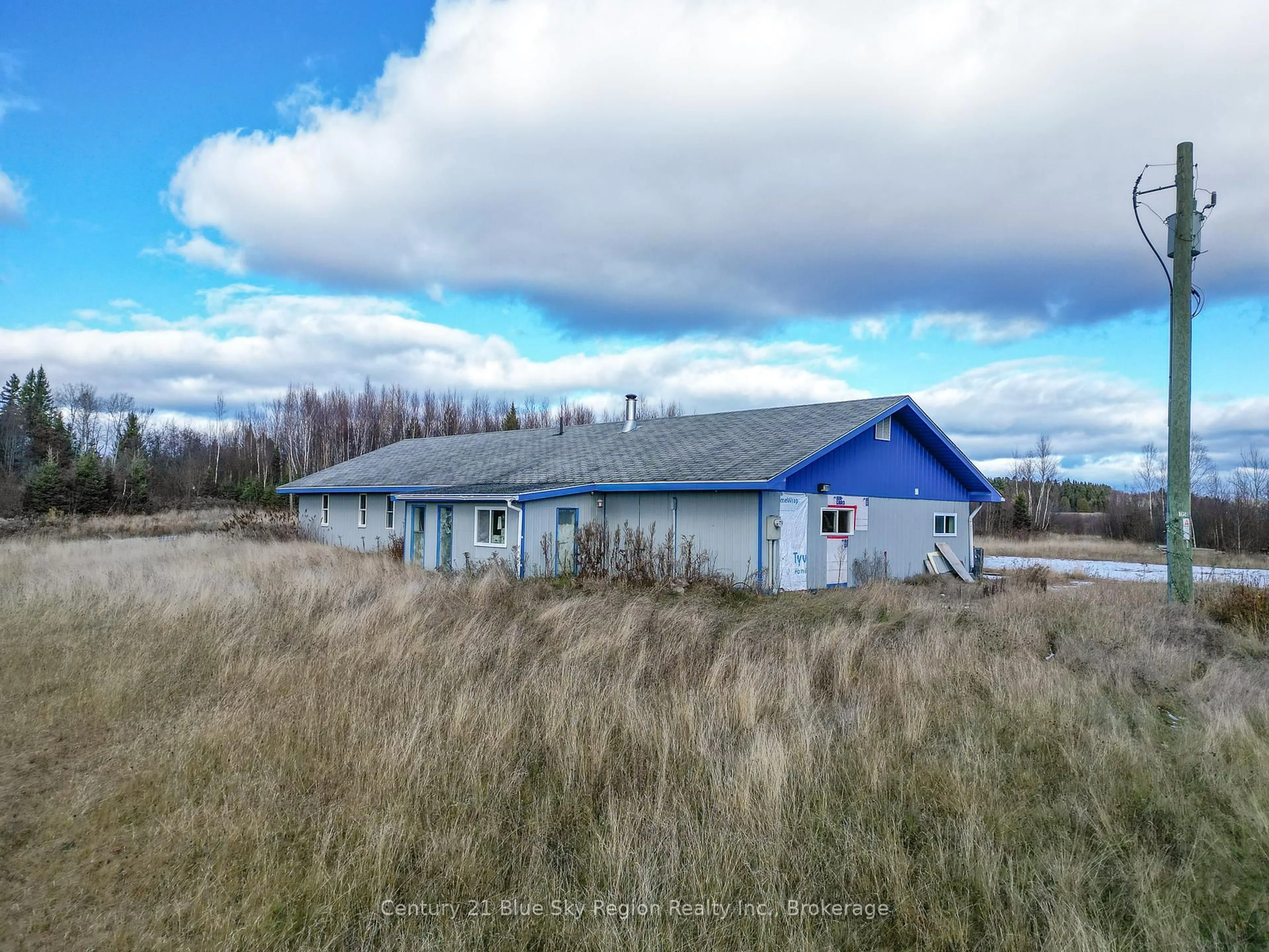 A pic from outside/outdoor area/front of a property/back of a property/a pic from drone, building for 130 Gagnon St, Bonfield Ontario P0H 1E0