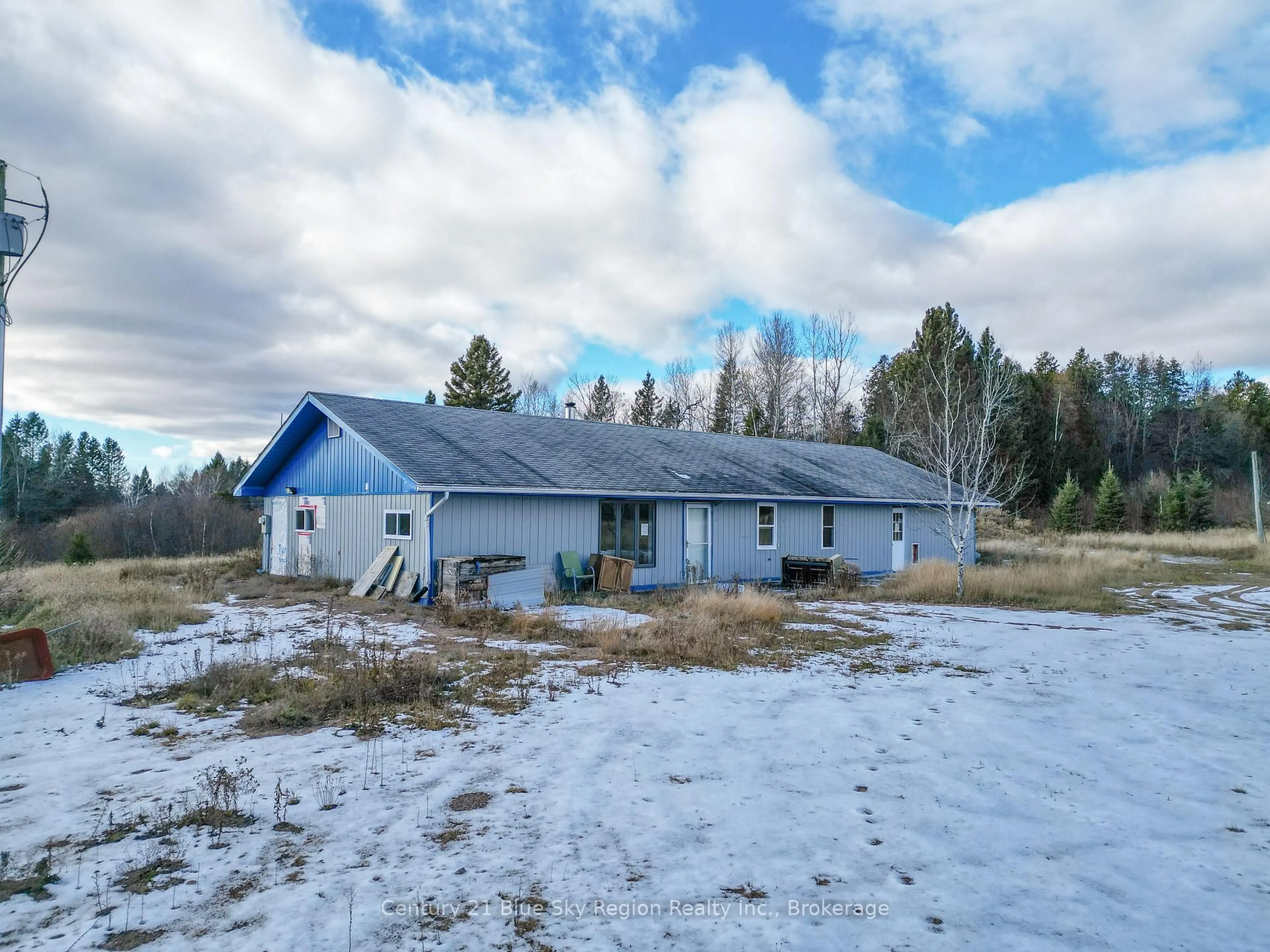 A pic from outside/outdoor area/front of a property/back of a property/a pic from drone, unknown for 130 Gagnon St, Bonfield Ontario P0H 1E0
