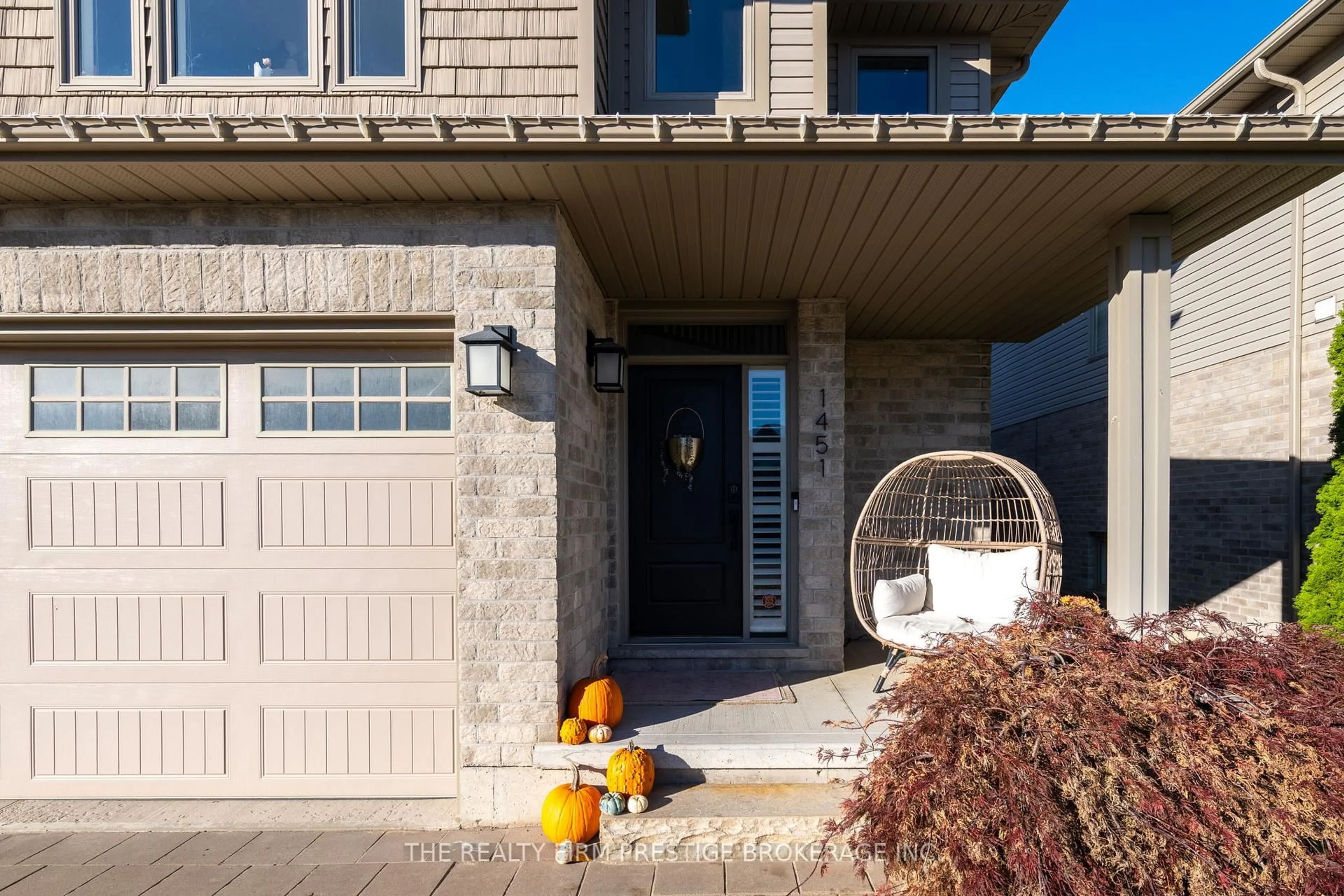 Indoor entryway for 1451 Riverbend Rd, London South Ontario N6K 0E7