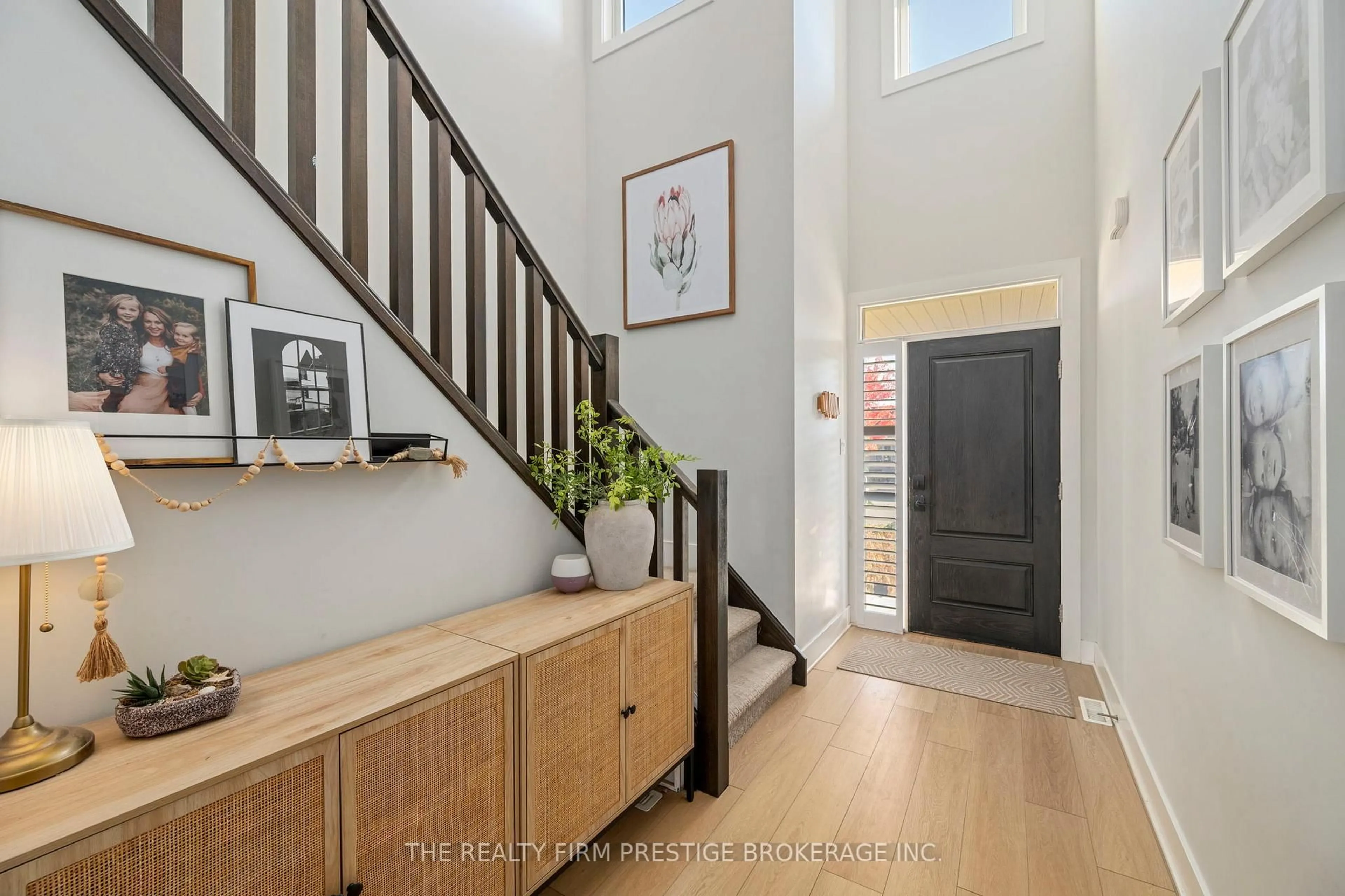 Indoor entryway for 1451 Riverbend Rd, London South Ontario N6K 0E7