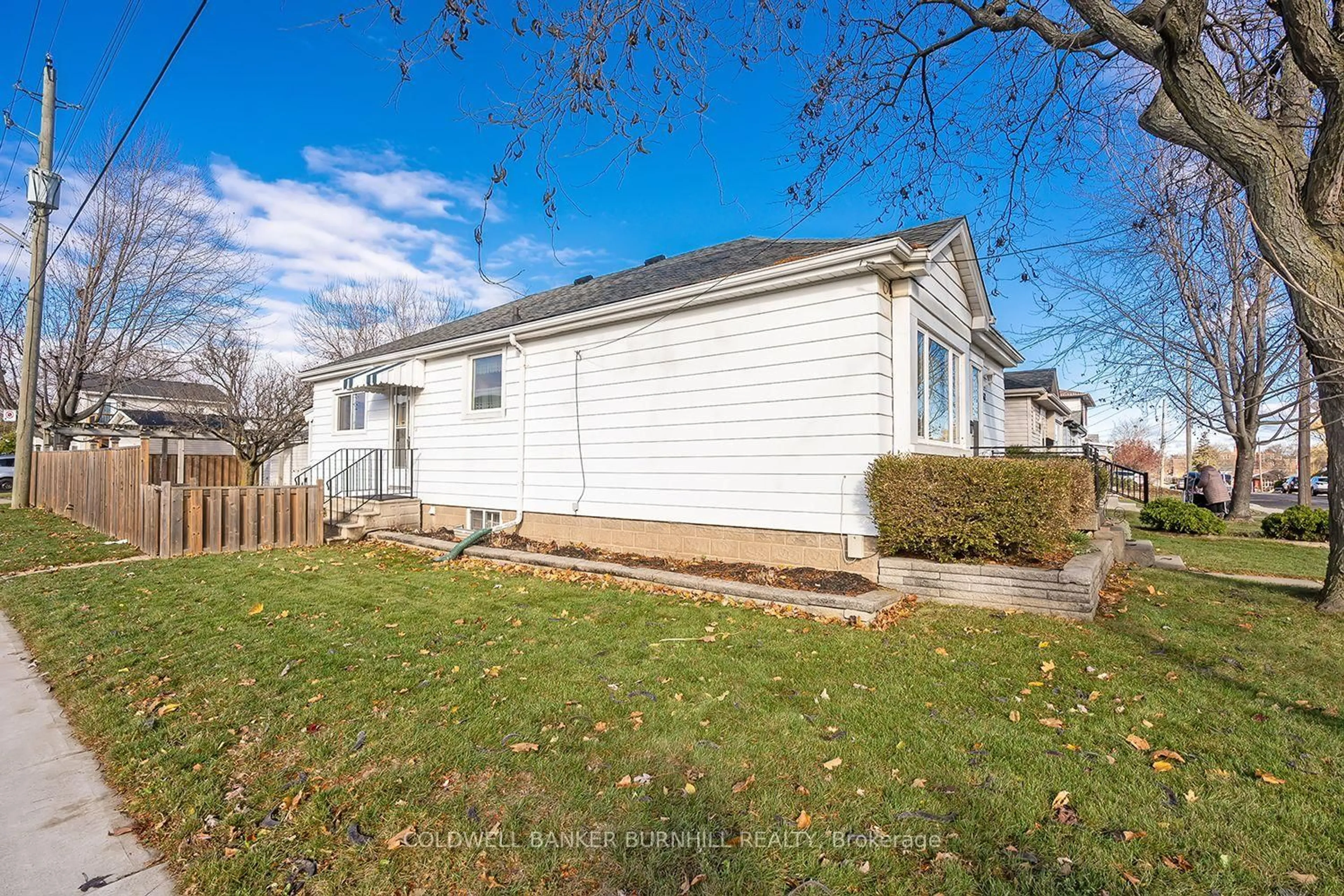 Unknown for 162 East 18th St, Hamilton Ontario L9A 4P1