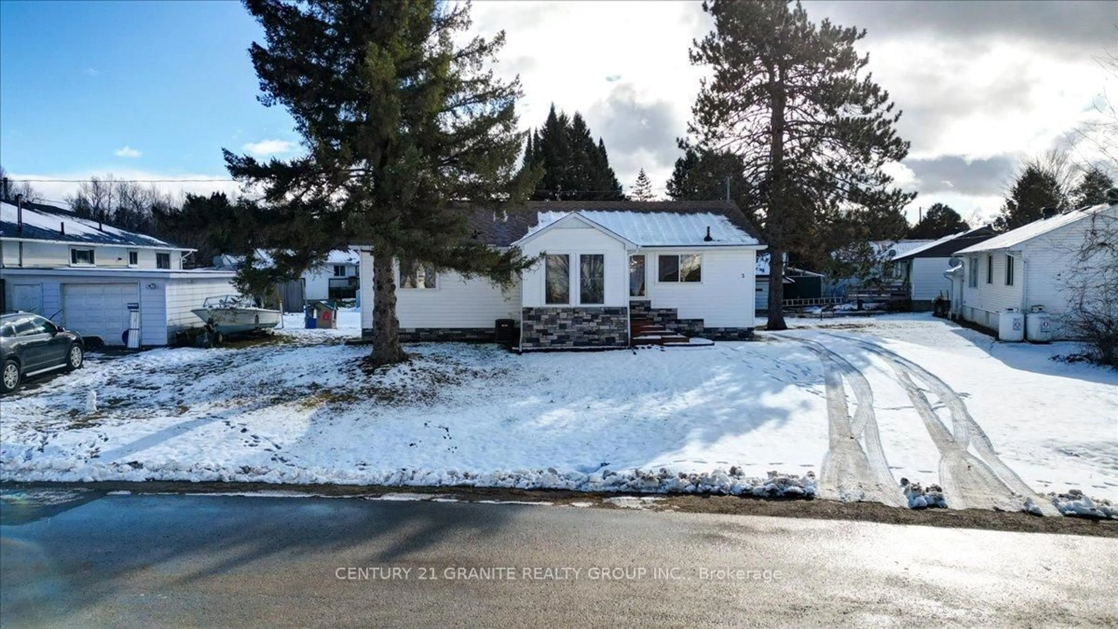 Unknown for 3 Larch St, Highlands East Ontario K0L 1M0