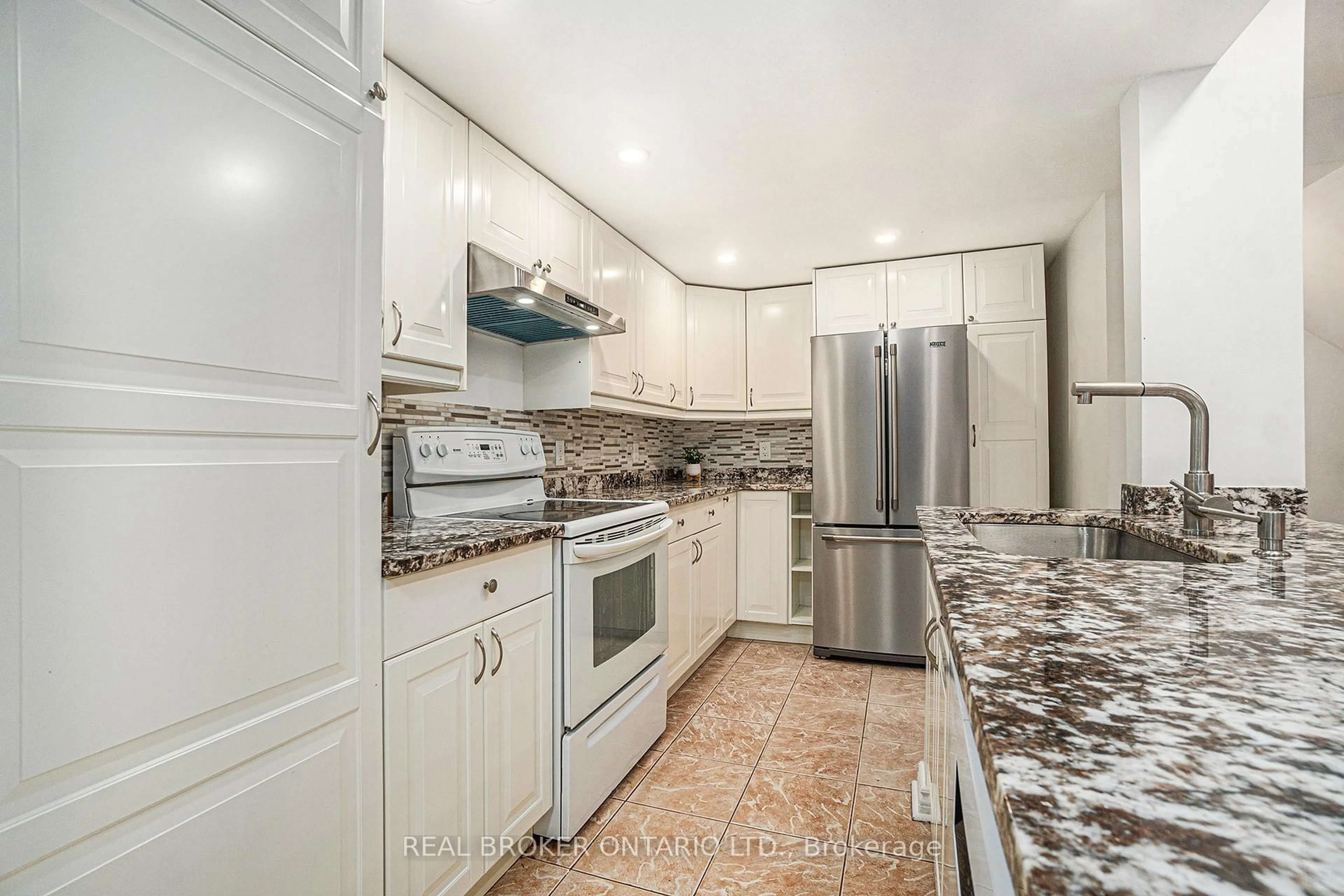 Standard kitchen, ceramic/tile floor for 1204 Shillington Ave #5, Ottawa Ontario K1Z 7Z4