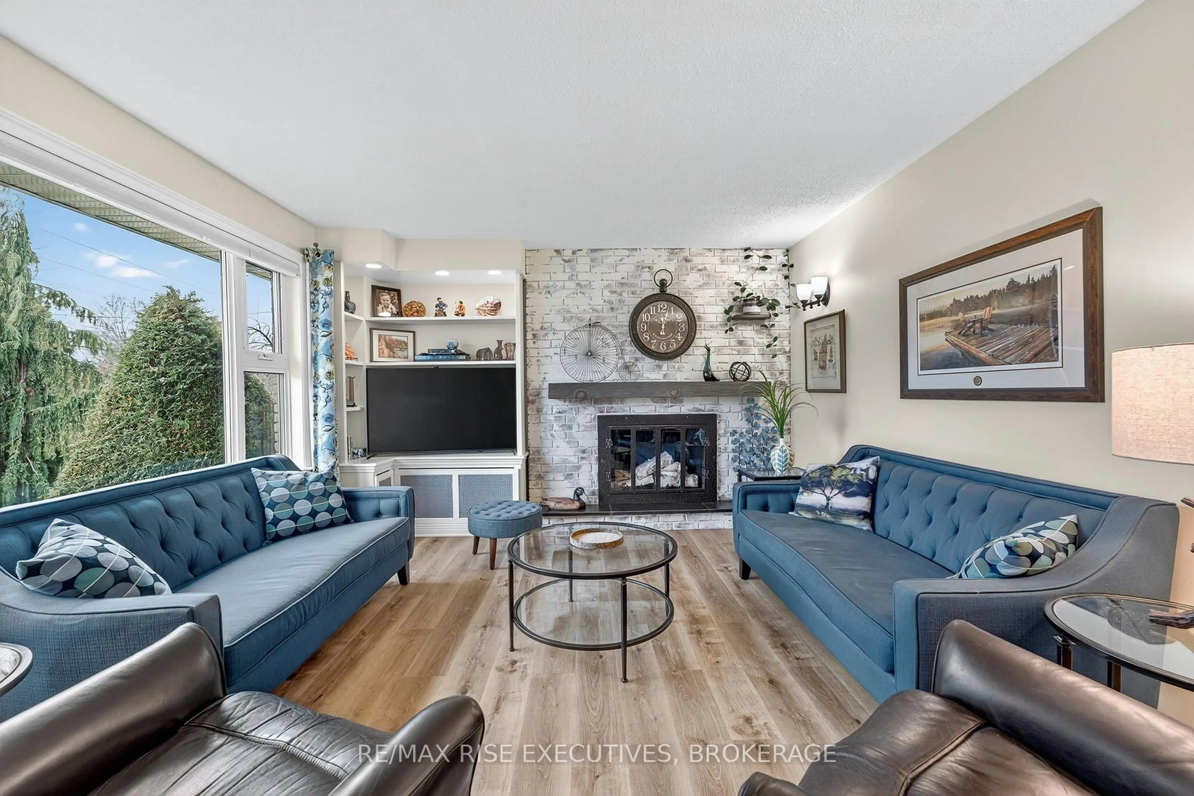 Living room with furniture, unknown for 990 Woodbine Rd, Kingston Ontario K7P 2X5