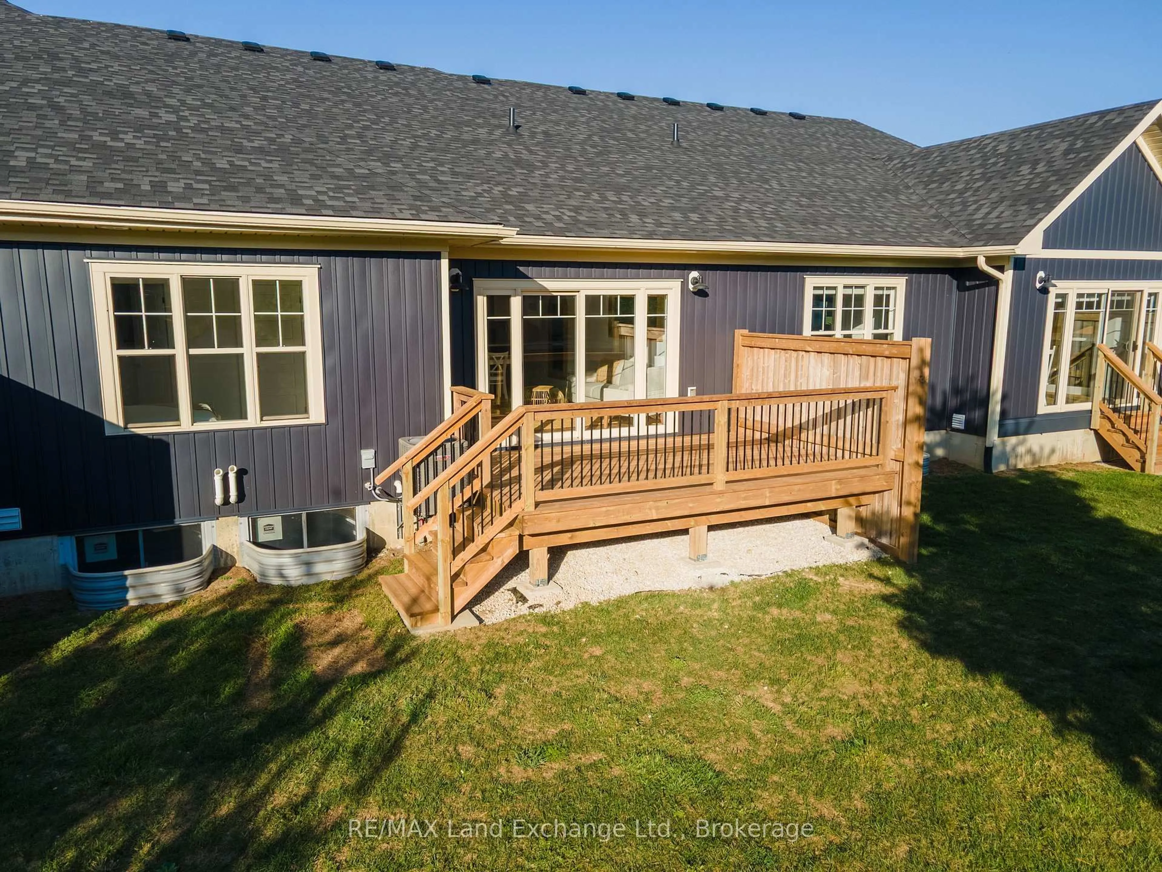 Home with vinyl exterior material, unknown for 86 Eagle Crt #18, Saugeen Shores Ontario N0H 2C3