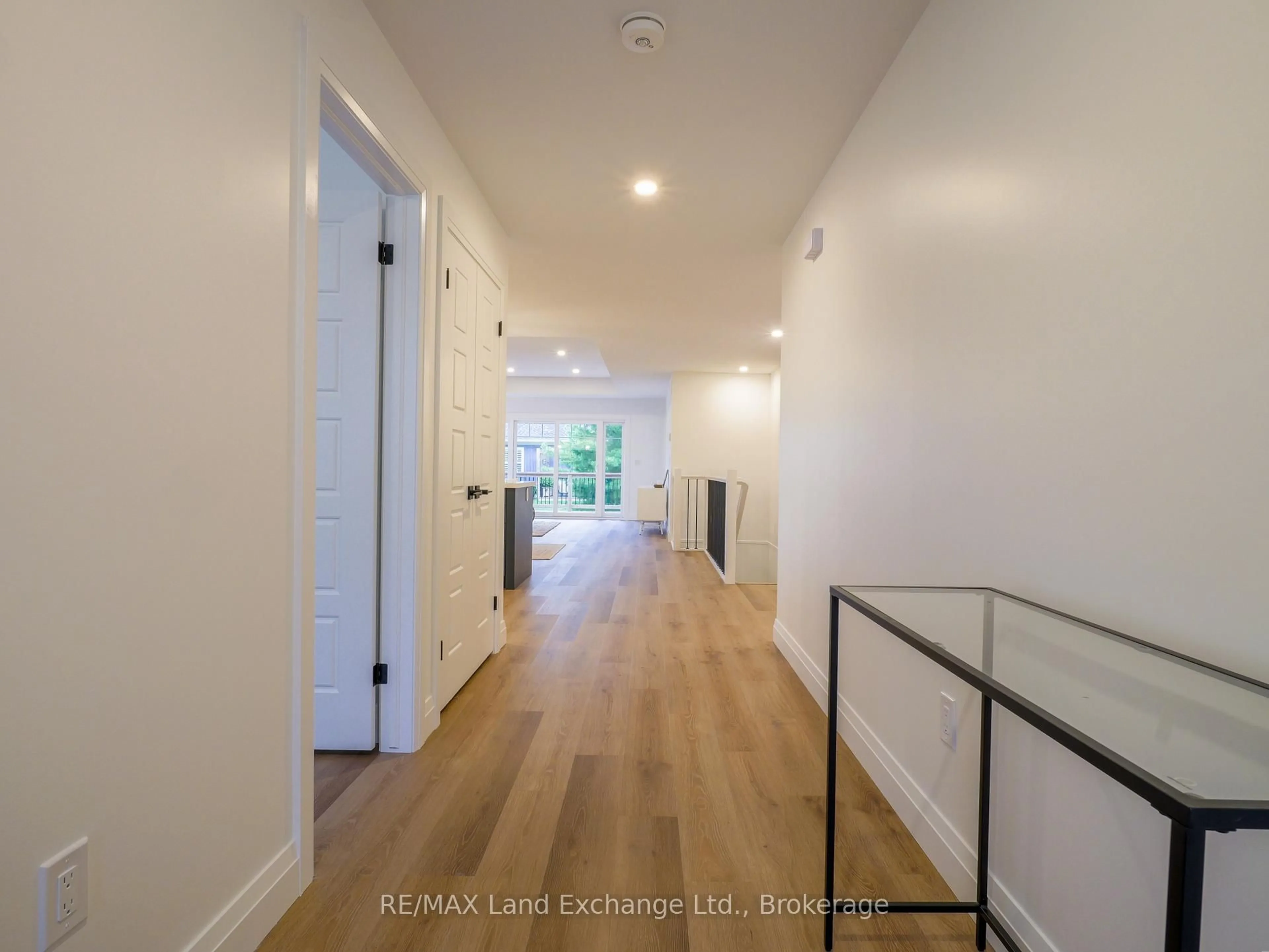 Indoor foyer for 86 Eagle Crt #18, Saugeen Shores Ontario N0H 2C3