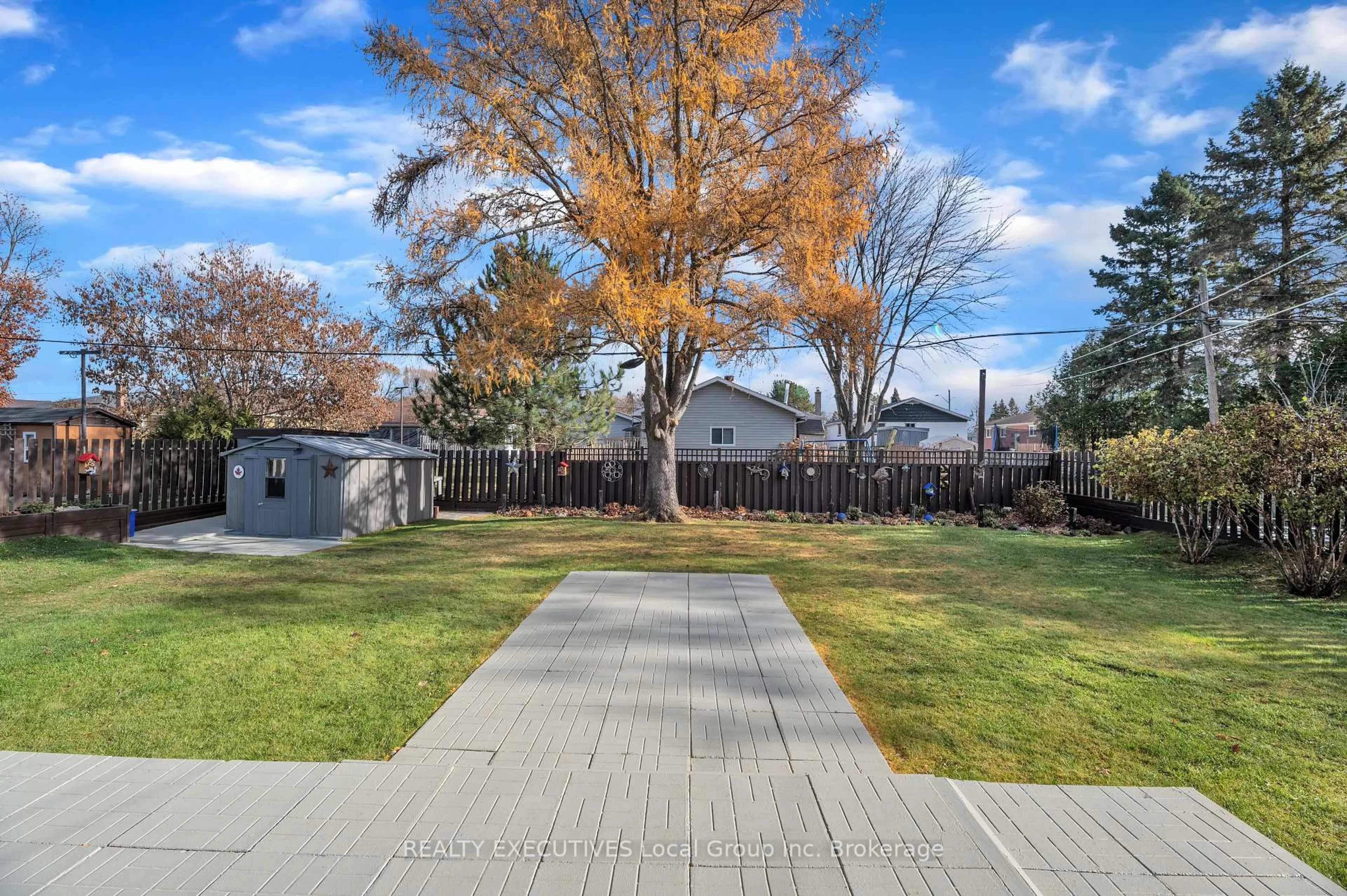 Patio, street for 198 LEE Ave, North Bay Ontario P1A 2K3