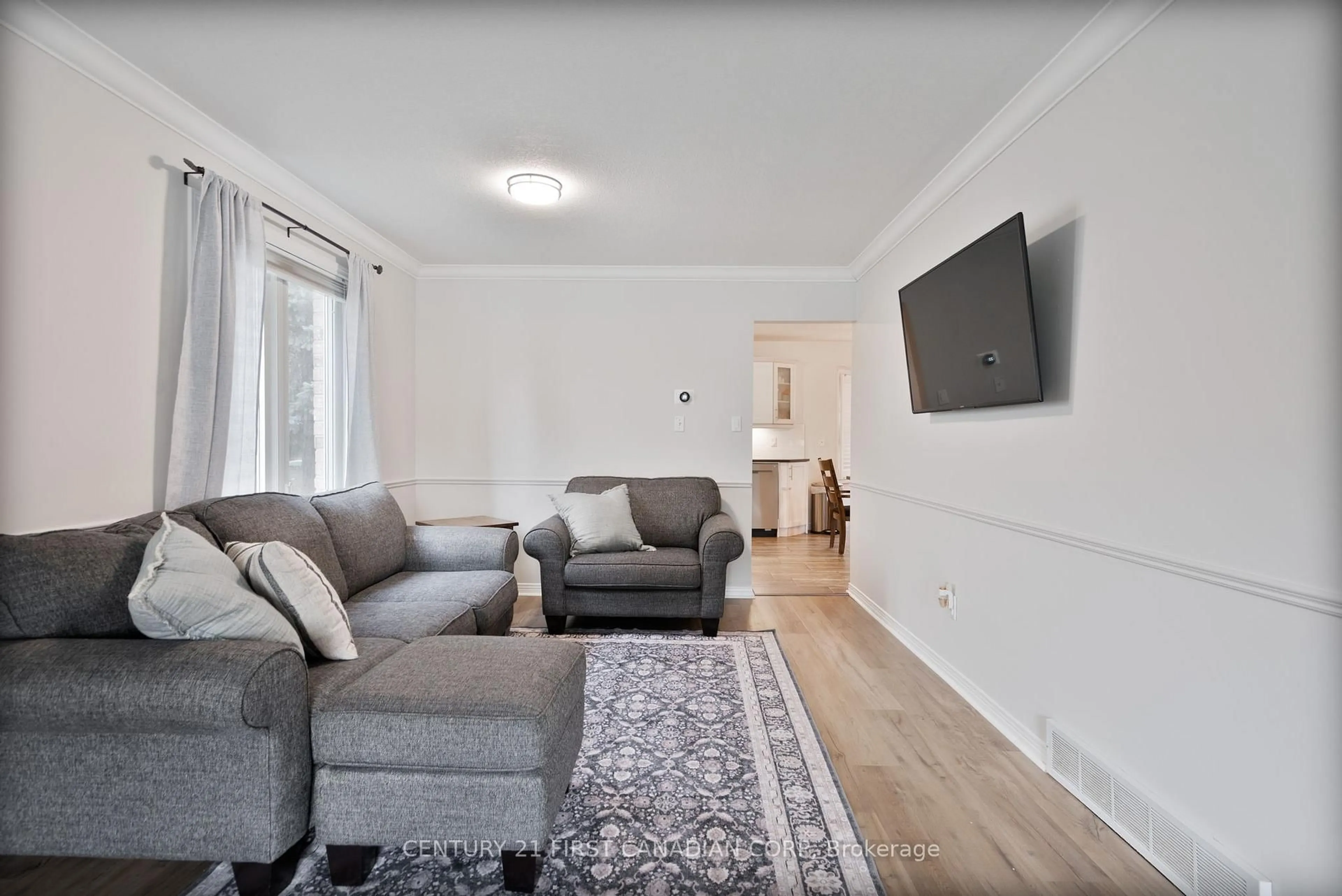 Living room with furniture, unknown for 17 Allison Crt, Strathroy-Caradoc Ontario N7G 4C2