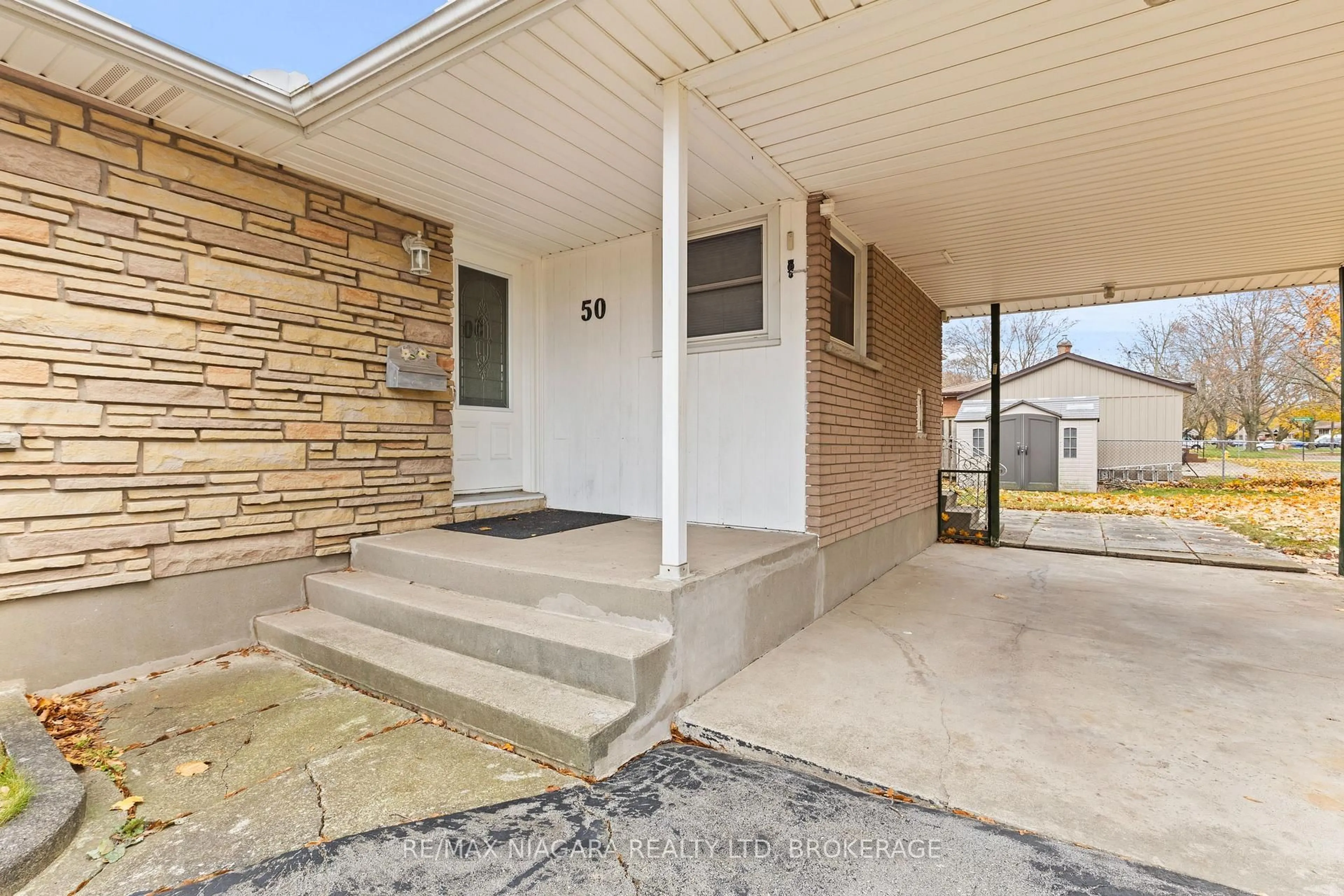 Unknown for 50 Royal Manor Dr, St. Catharines Ontario L2M 4L6