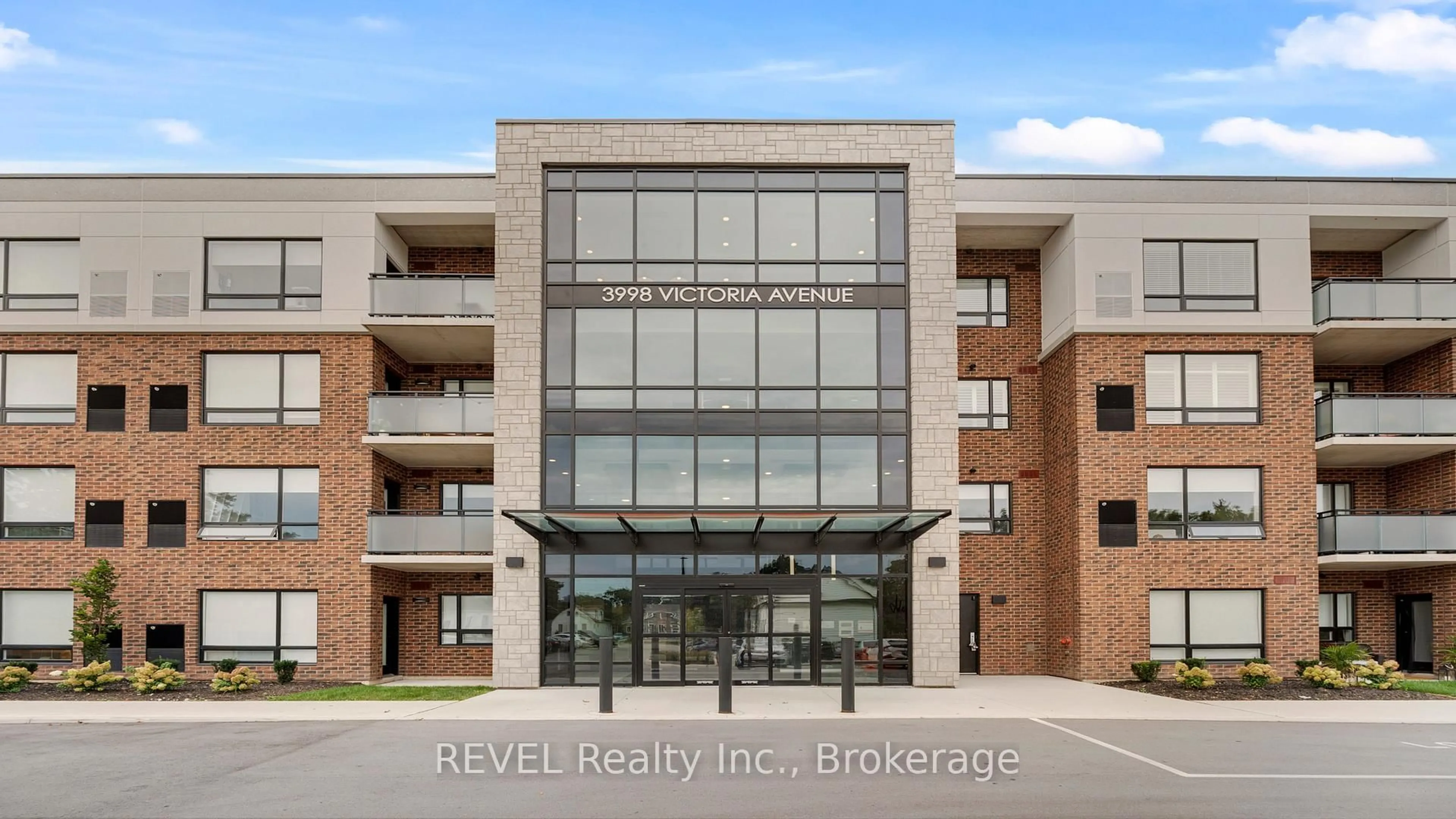 Indoor foyer for 3998 Victoria Ave #106, Lincoln Ontario L0R 2C0