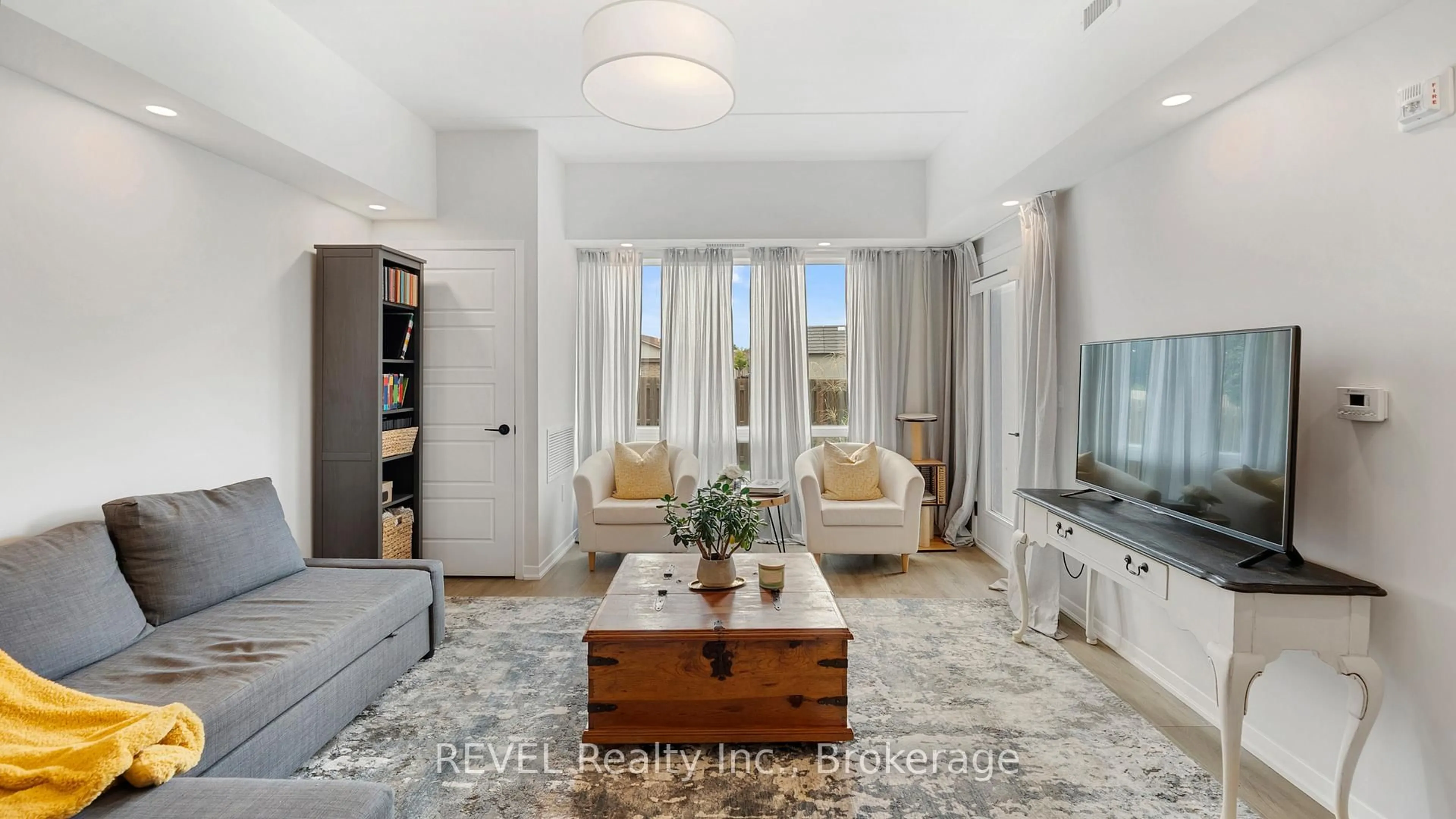 Living room with furniture, ceramic/tile floor for 3998 Victoria Ave #106, Lincoln Ontario L0R 2C0