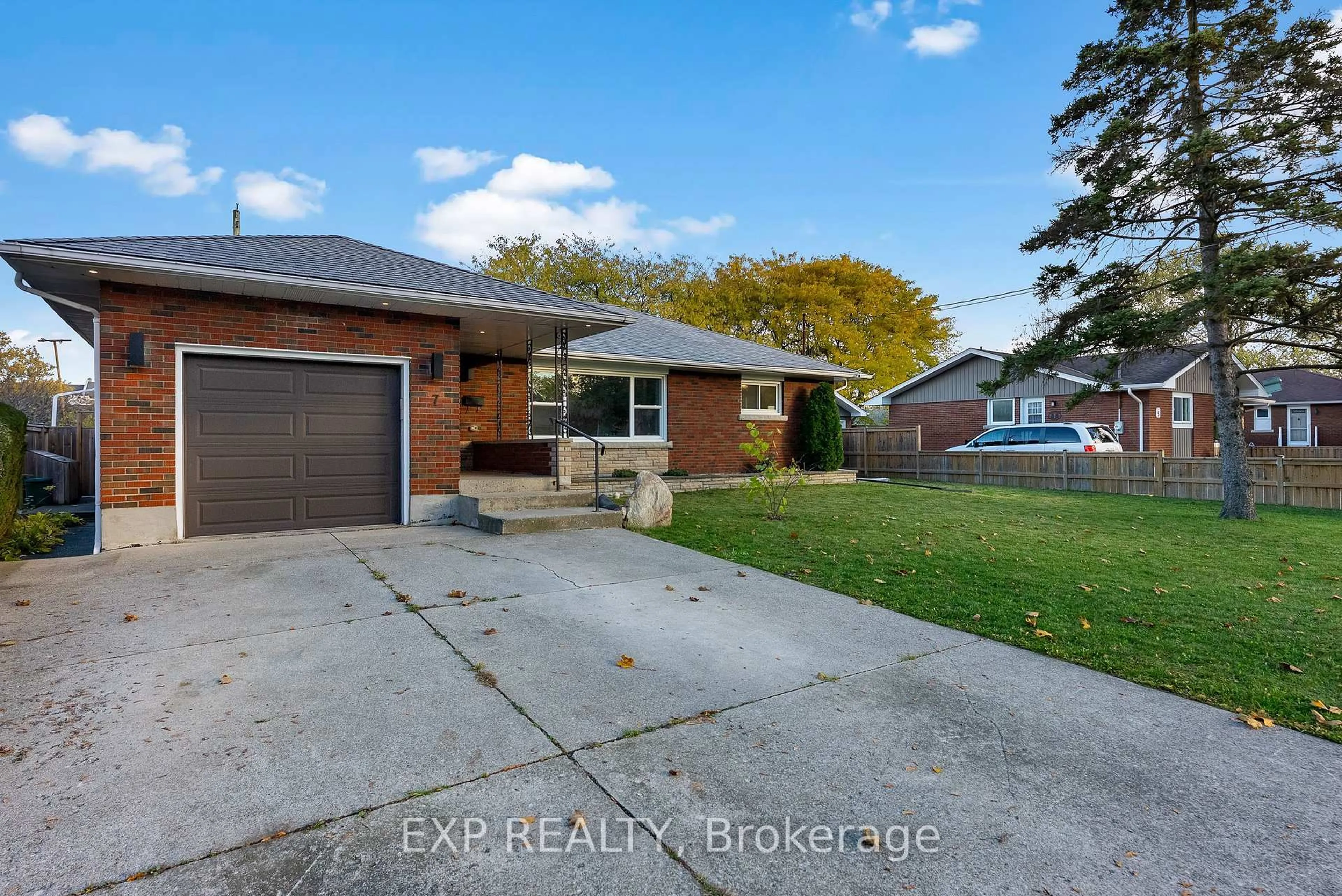 Home with brick exterior material, street for 7 HARCOVE St, St. Catharines Ontario L2N 1W7