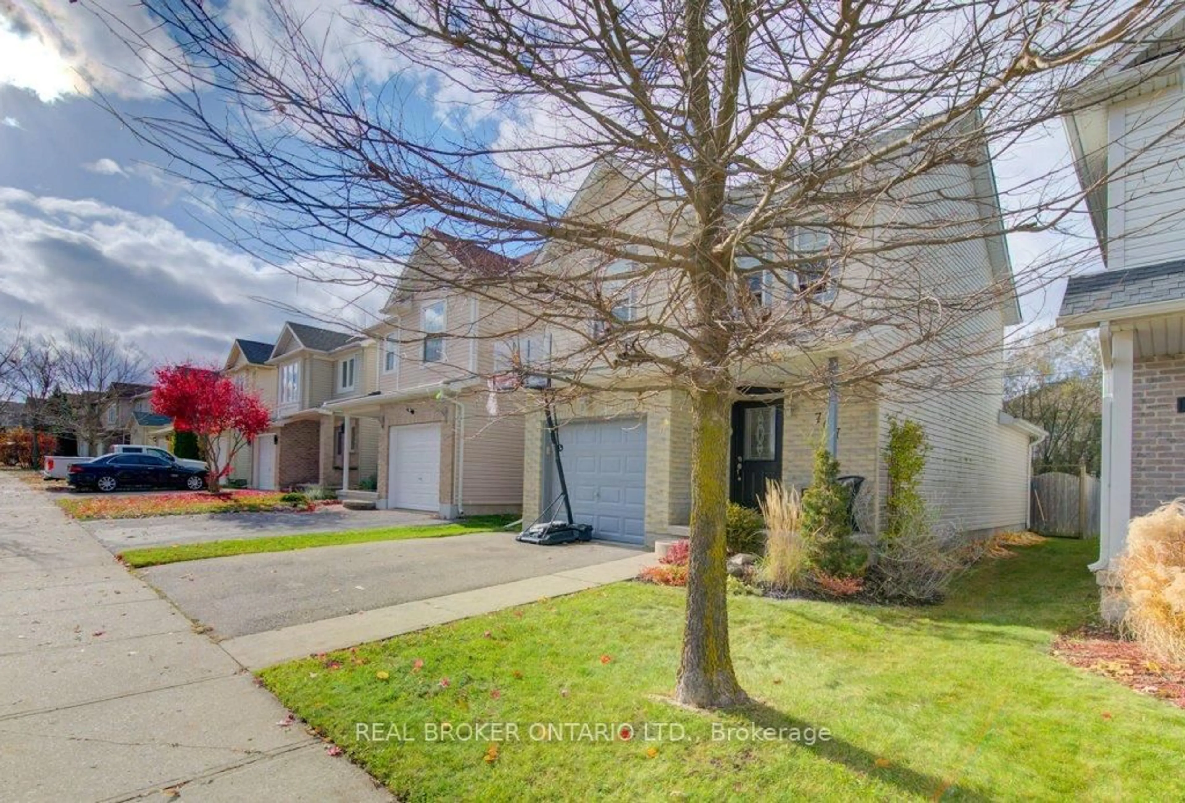 A pic from outside/outdoor area/front of a property/back of a property/a pic from drone, street for 707 Paris Blvd, Waterloo Ontario N2T 2X9