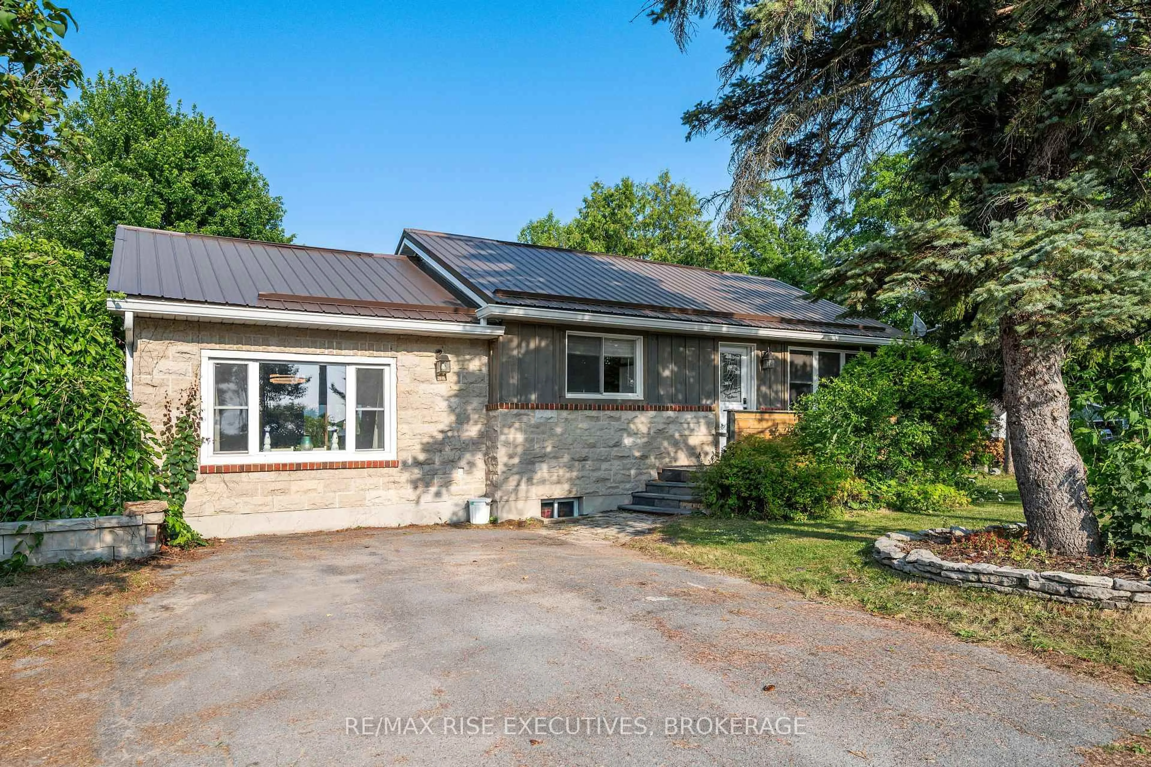 A pic from outside/outdoor area/front of a property/back of a property/a pic from drone, street for 1224 Westbrook Rd, Kingston Ontario K7P 2V3