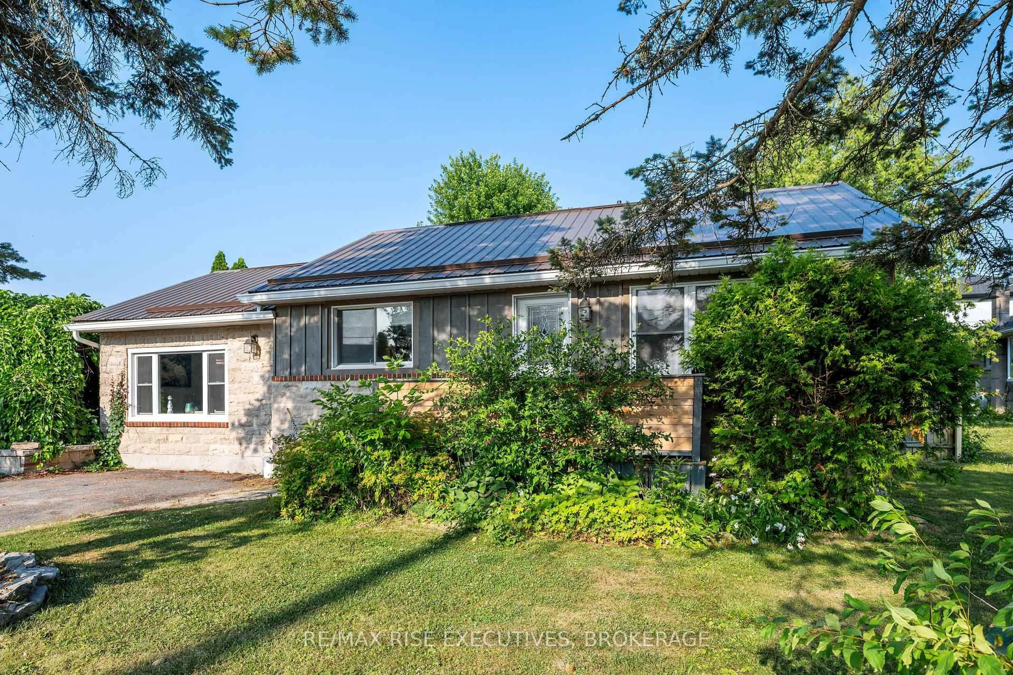 A pic from outside/outdoor area/front of a property/back of a property/a pic from drone, street for 1224 Westbrook Rd, Kingston Ontario K7P 2V3