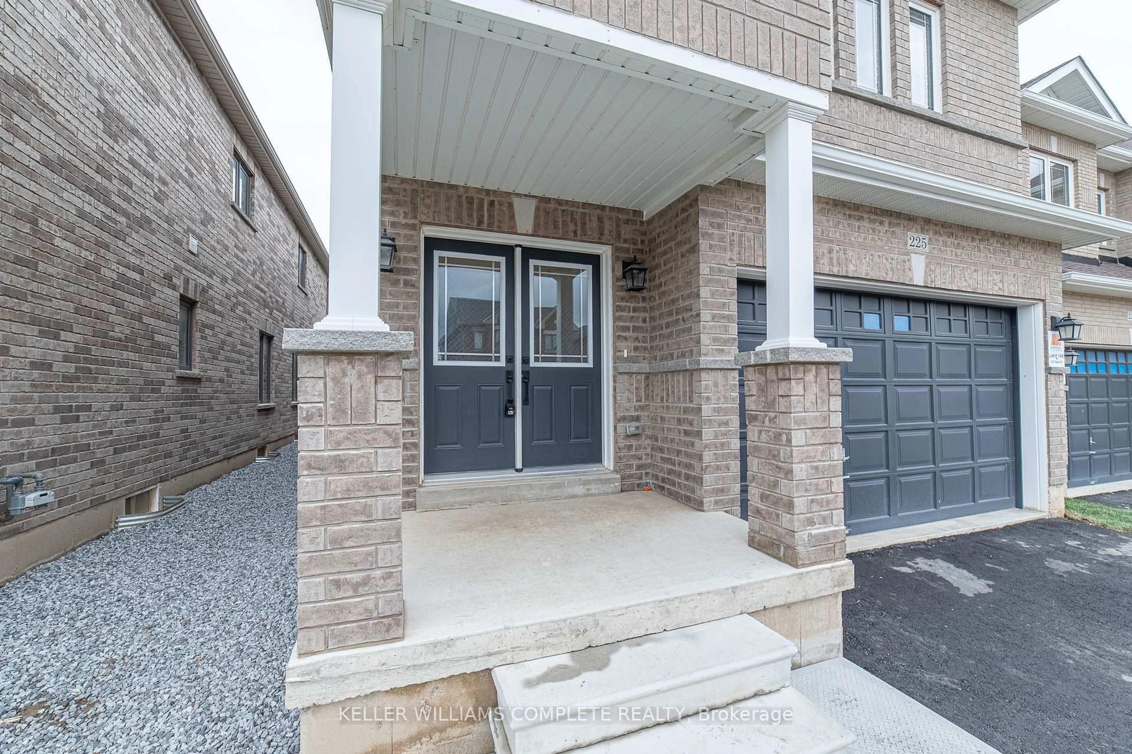 Unknown for 225 Palace St, Thorold Ontario L2V 5G7