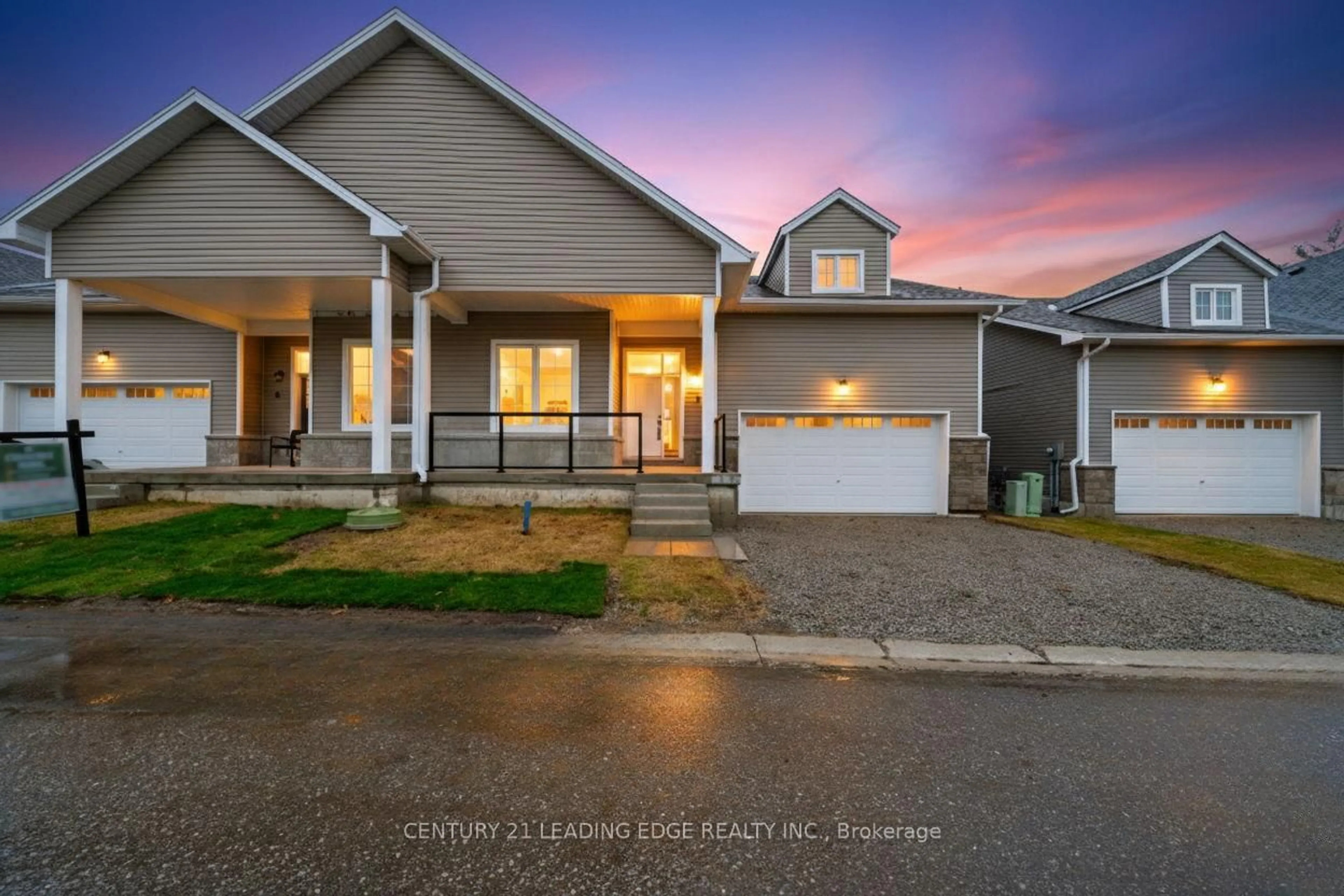 Home with vinyl exterior material, street for 8 Turnberry Crt, Bracebridge Ontario P1L 0N5