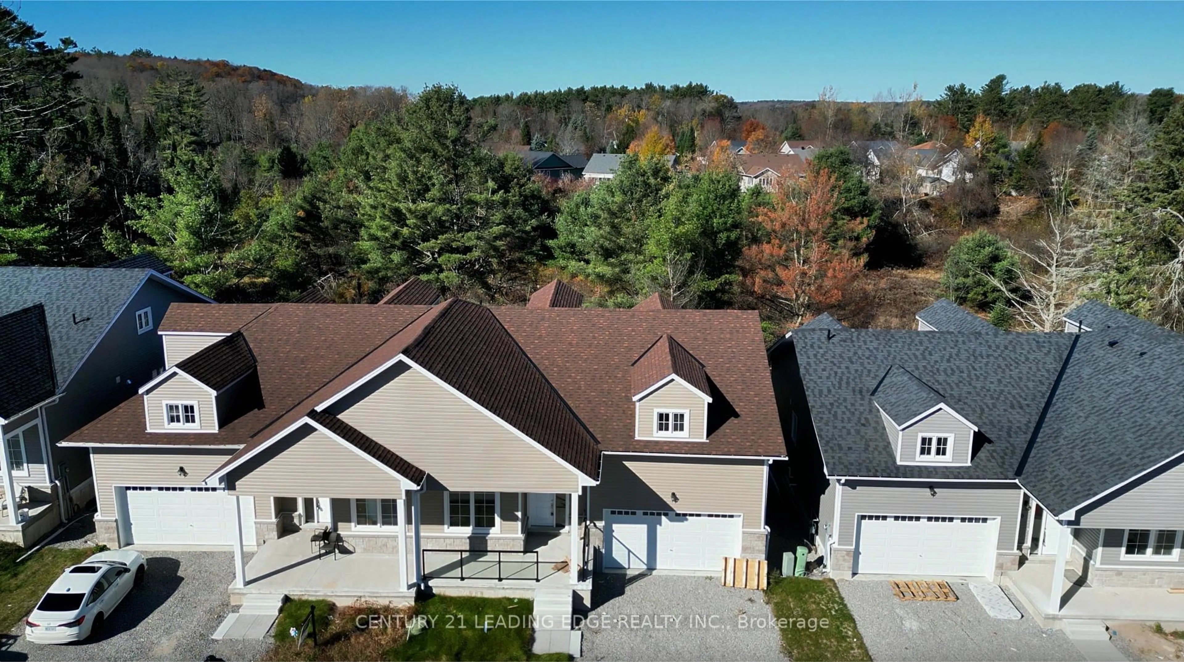A pic from outside/outdoor area/front of a property/back of a property/a pic from drone, street for 8 Turnberry Crt, Bracebridge Ontario P1L 0N5