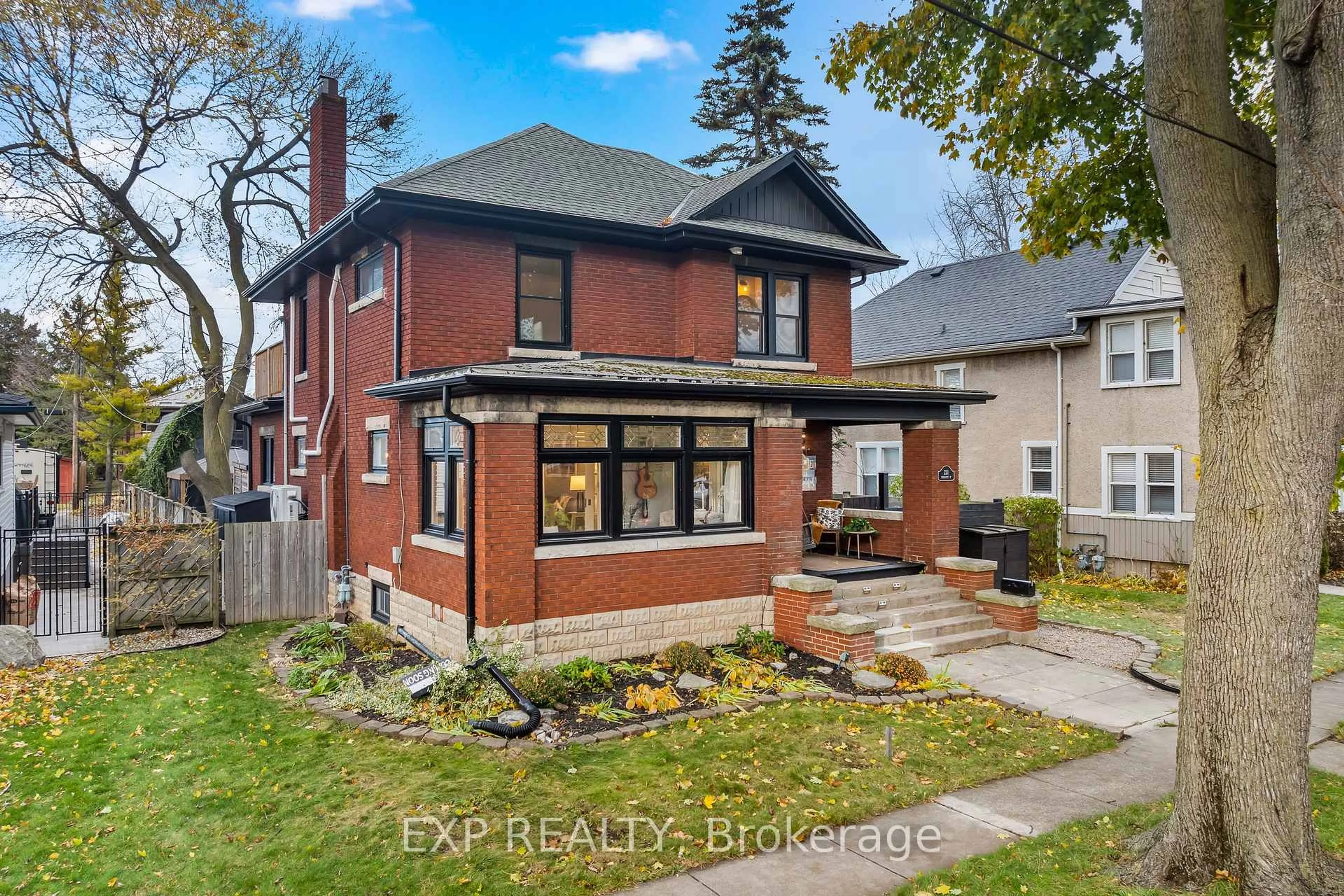 Home with brick exterior material, street for 231 Charlotte St, Port Colborne Ontario L3K 3E5