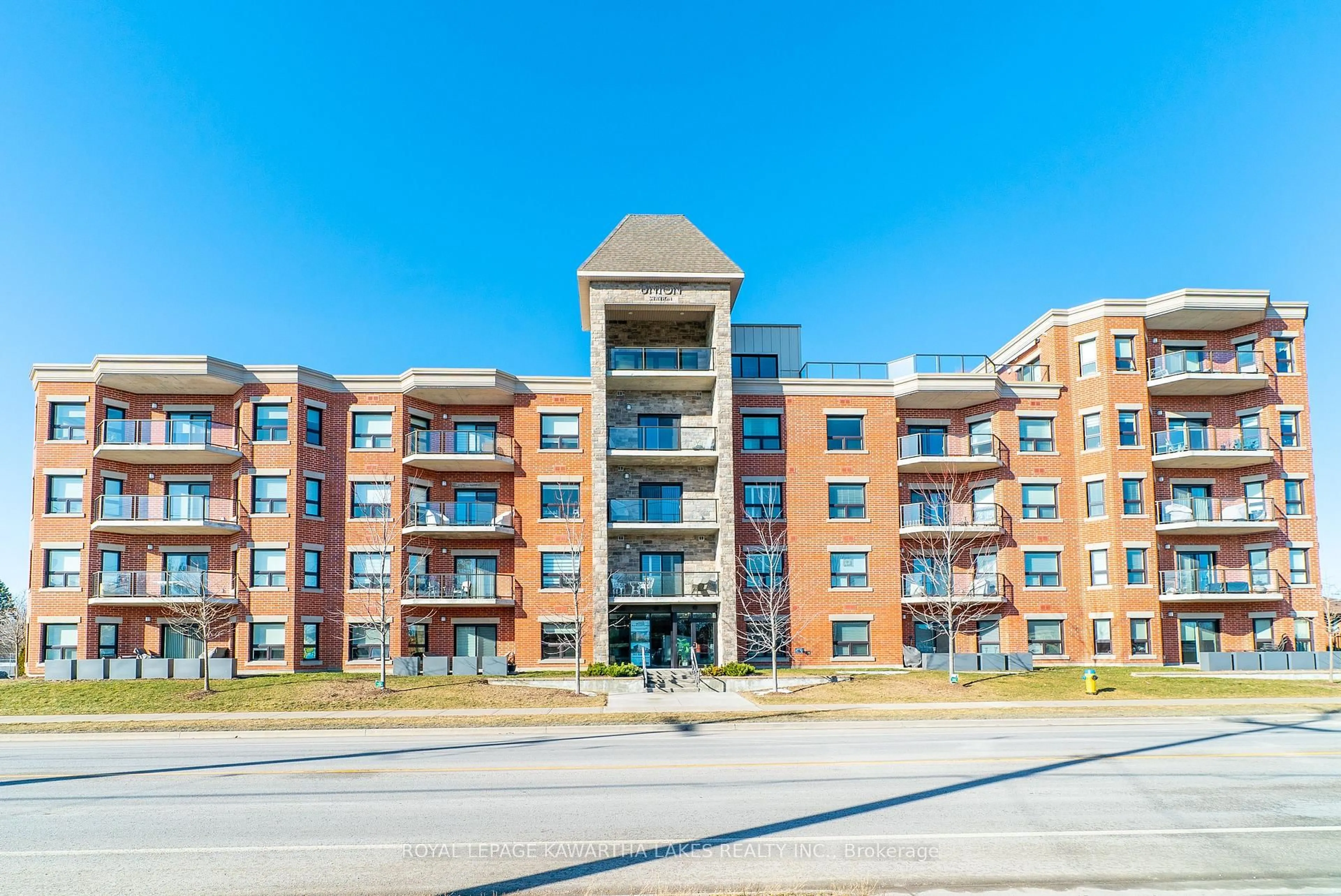 Home with brick exterior material, building for 58 Glenelg St #105, Kawartha Lakes Ontario K9V 0M9