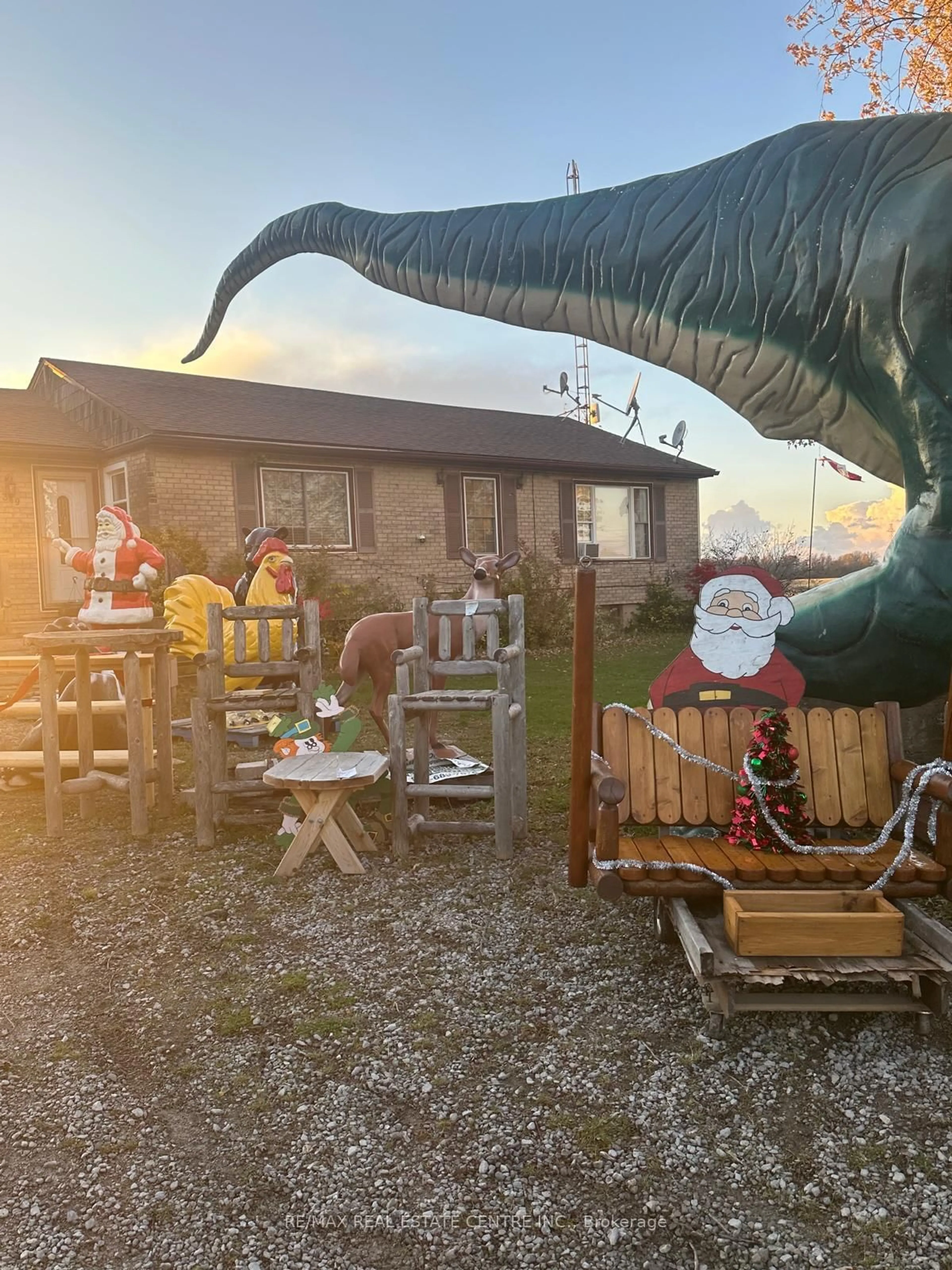 Patio, mountain view for 1349 Highway 56, Haldimand Ontario N3W 1T1