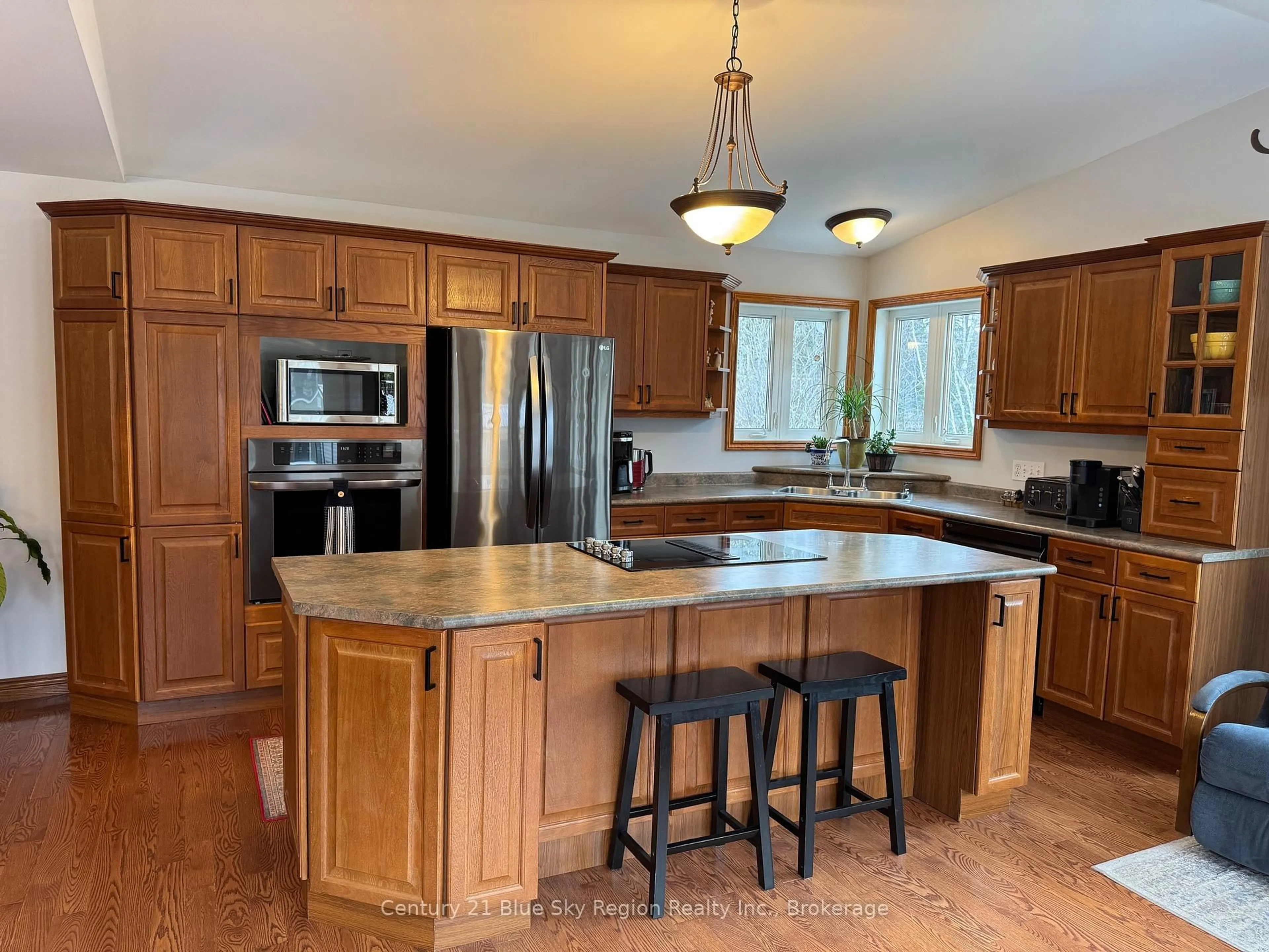 Open concept kitchen, ceramic/tile floor for 9 Treadlightly Dr, East Ferris Ontario P0H 1K0