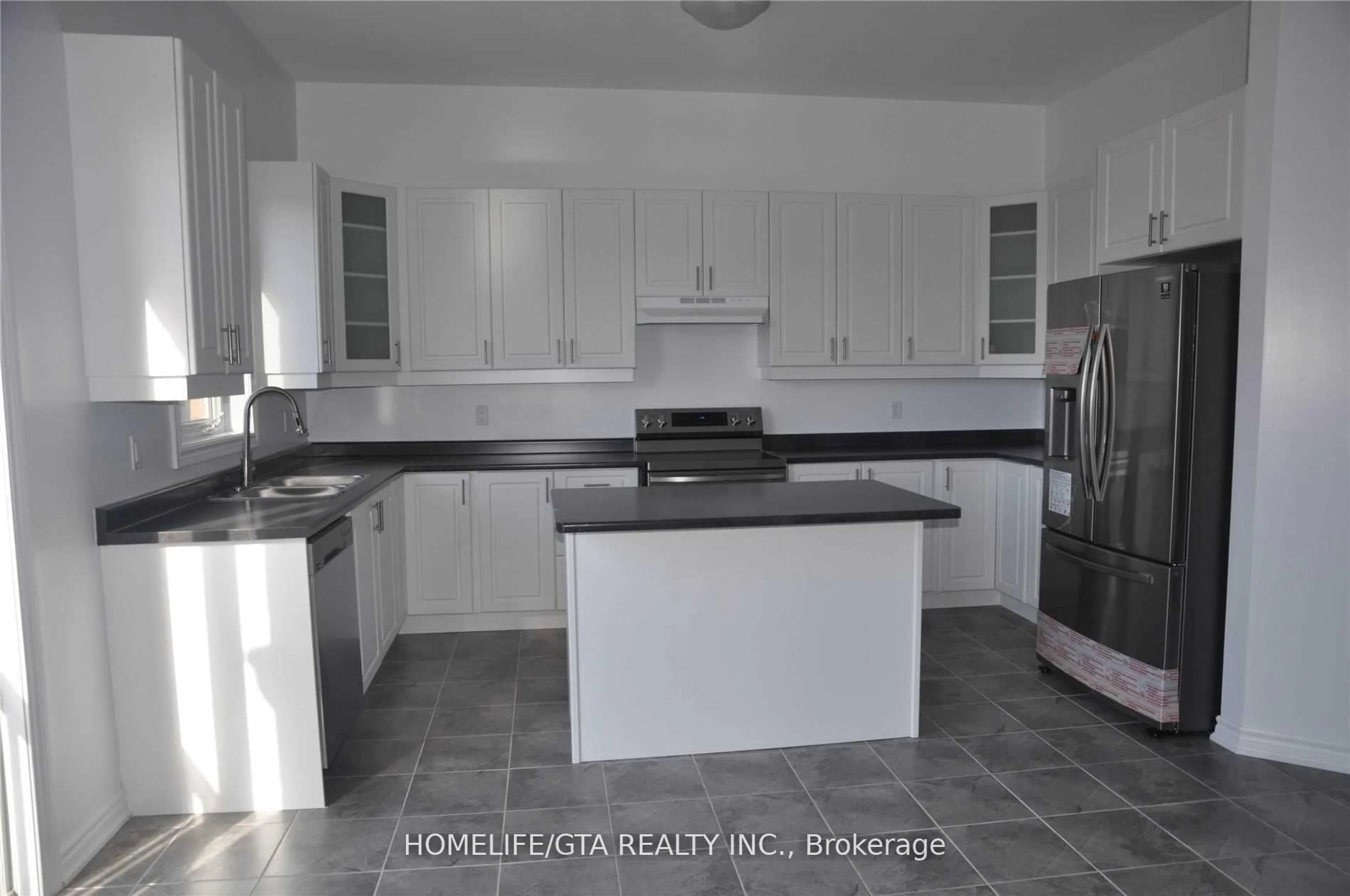 Standard kitchen, ceramic/tile floor for 187 Werry Ave, Southgate Ontario N0C 1B0