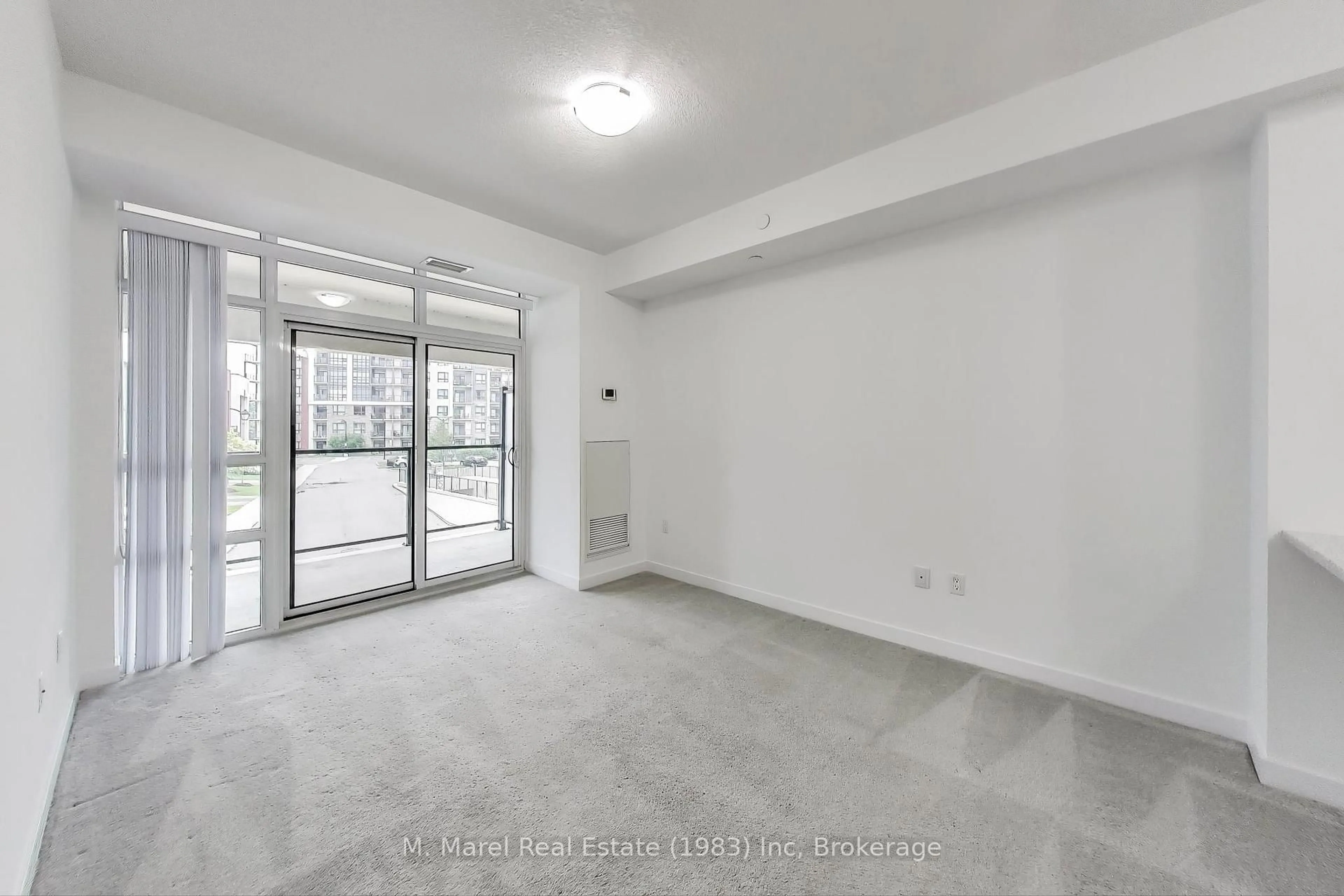 Indoor foyer for 101 Shoreview Pl #223, Hamilton Ontario L8E 0K2
