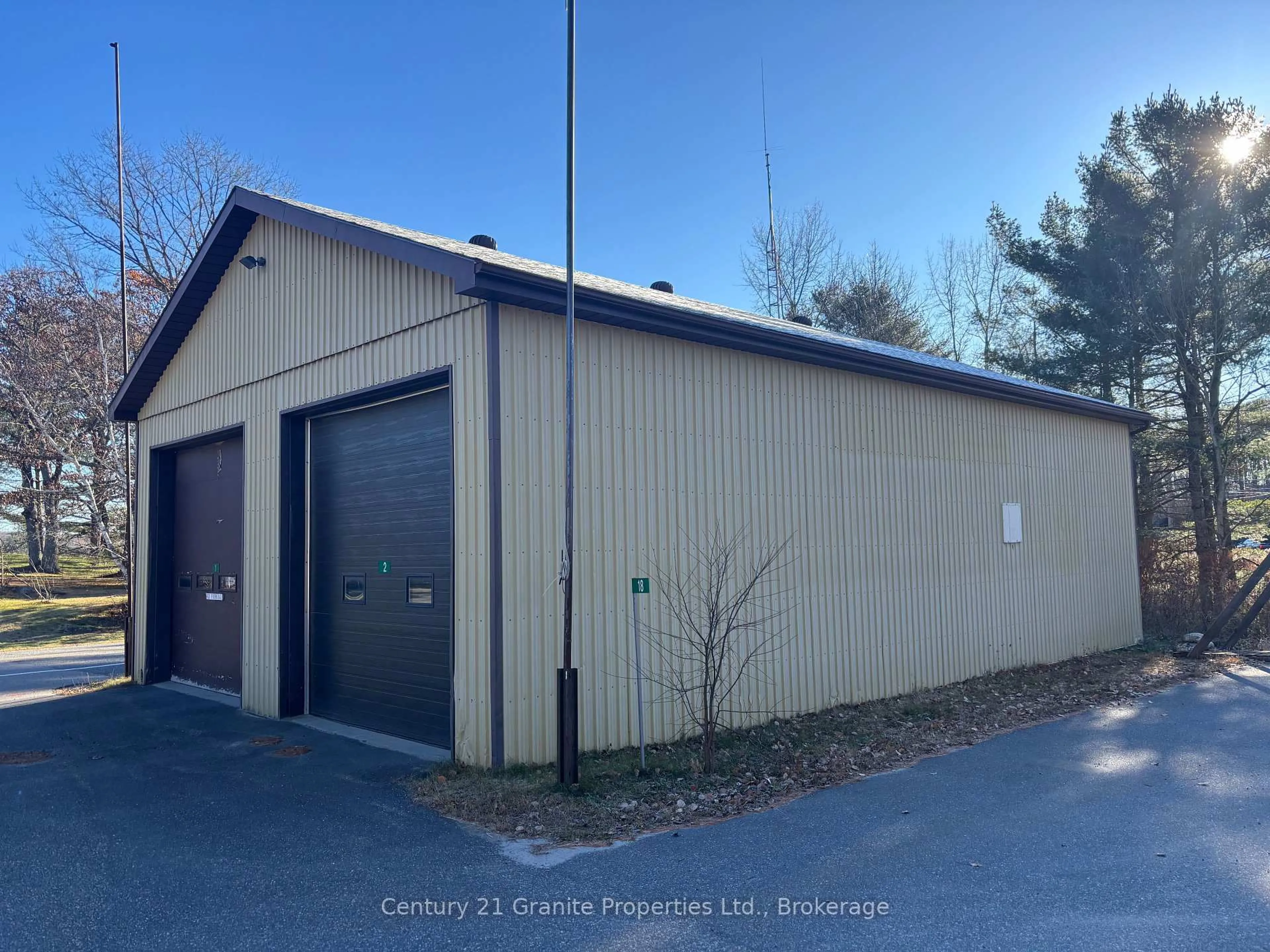 Indoor garage for 18 McKaig Rd, Seguin Ontario P2A 2W8