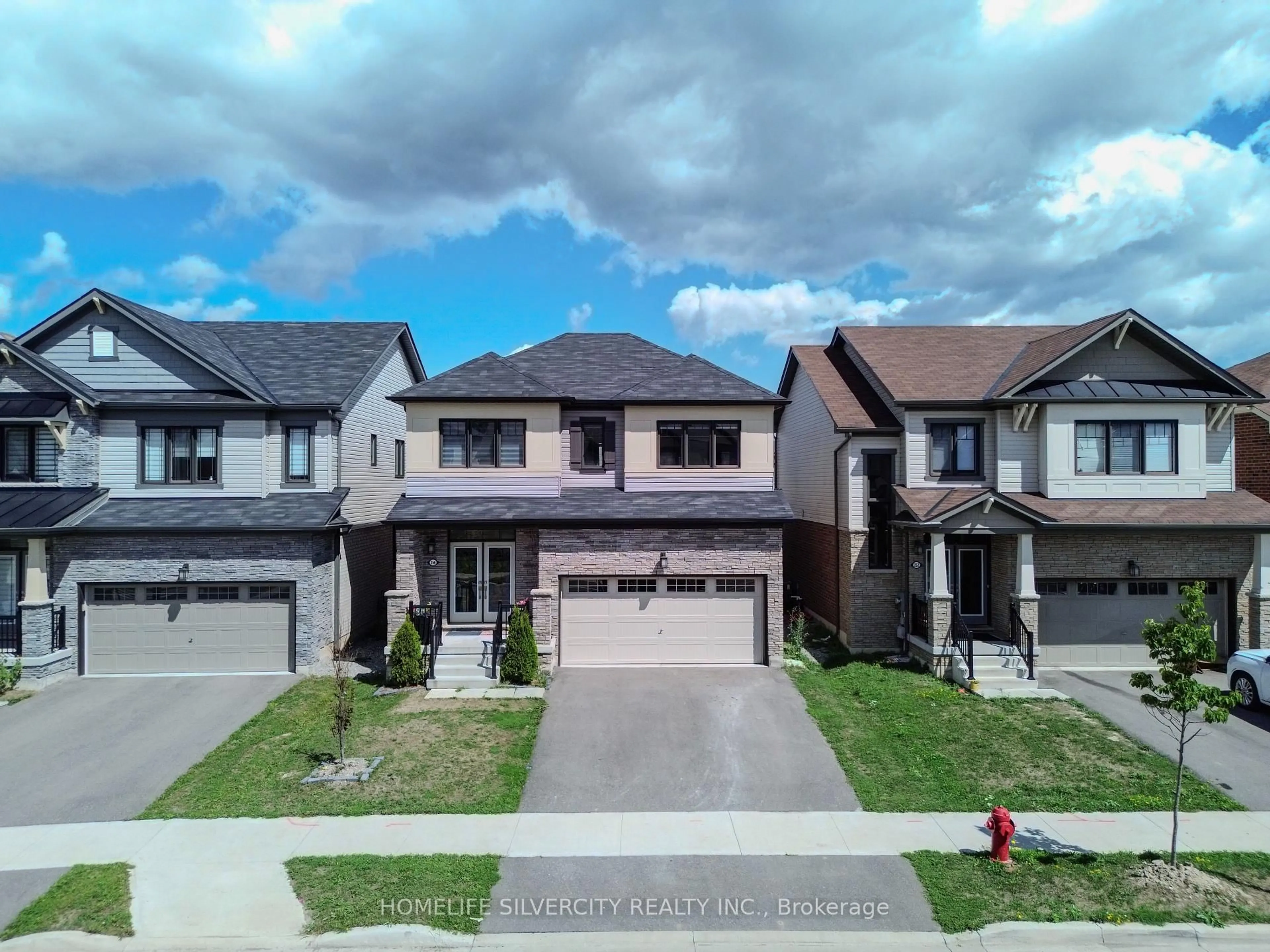 A pic from outside/outdoor area/front of a property/back of a property/a pic from drone, street for 256 Bedrock Dr, Hamilton Ontario L8J 0M2