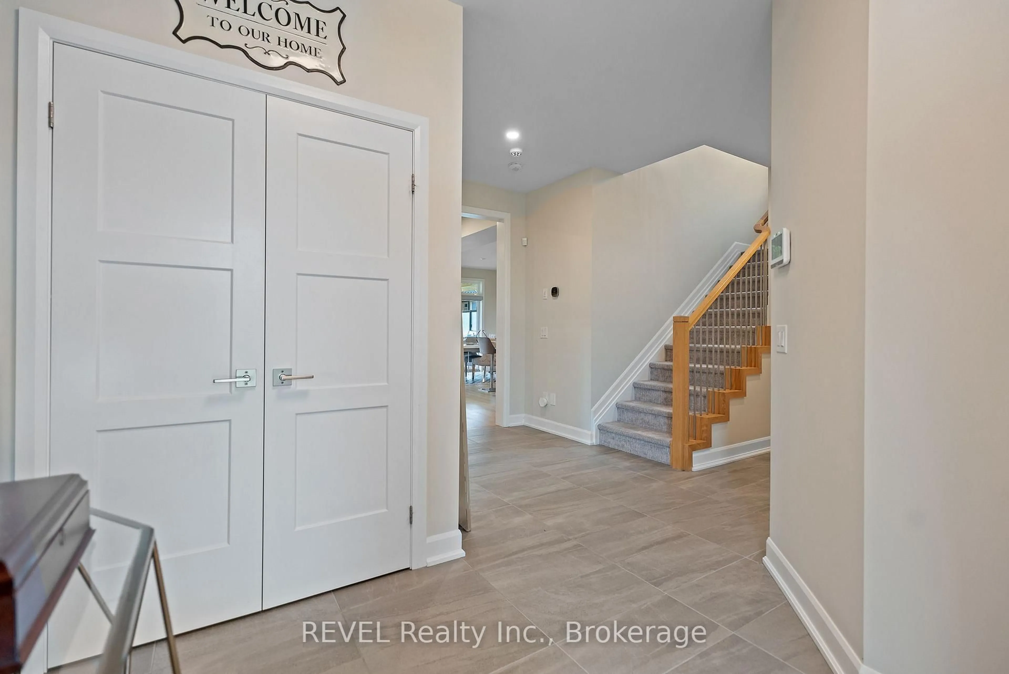 Indoor entryway for 3809 Simpson Lane, Fort Erie Ontario L0S 1S0