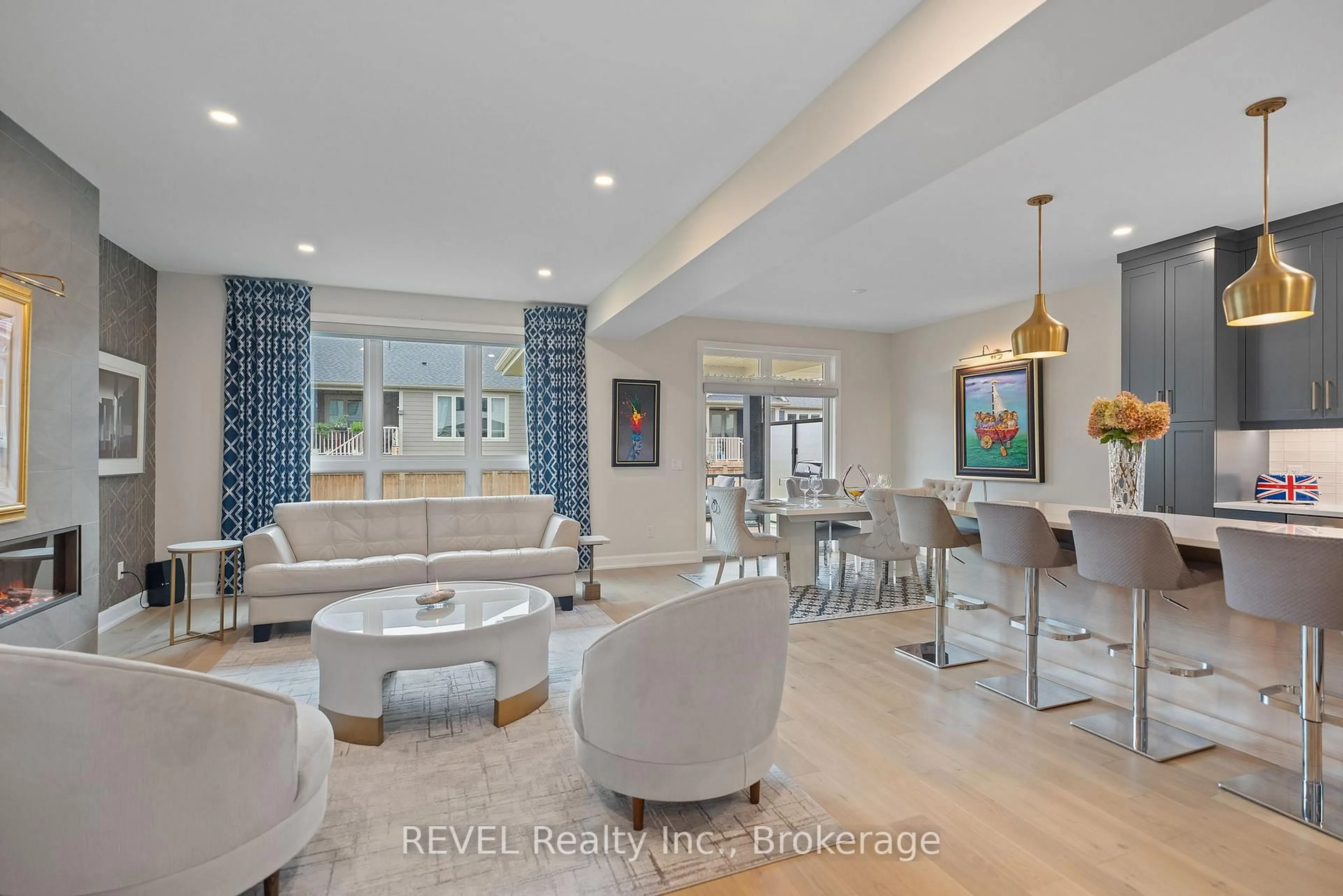 Living room with furniture, ceramic/tile floor for 3809 Simpson Lane, Fort Erie Ontario L0S 1S0