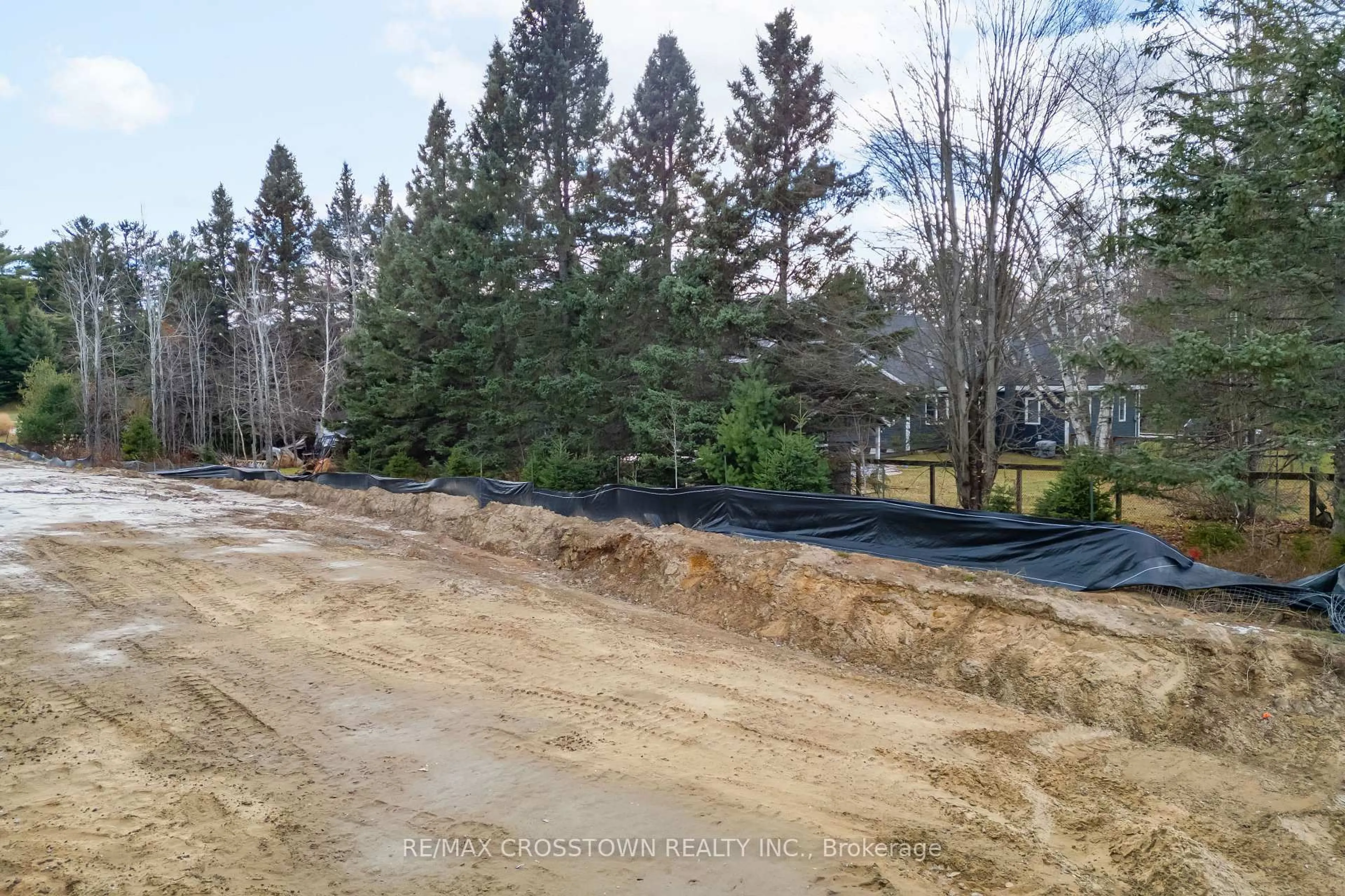 A pic from outside/outdoor area/front of a property/back of a property/a pic from drone, forest/trees view for 22 McConnell Cres, Bracebridge Ontario P1L 0N7