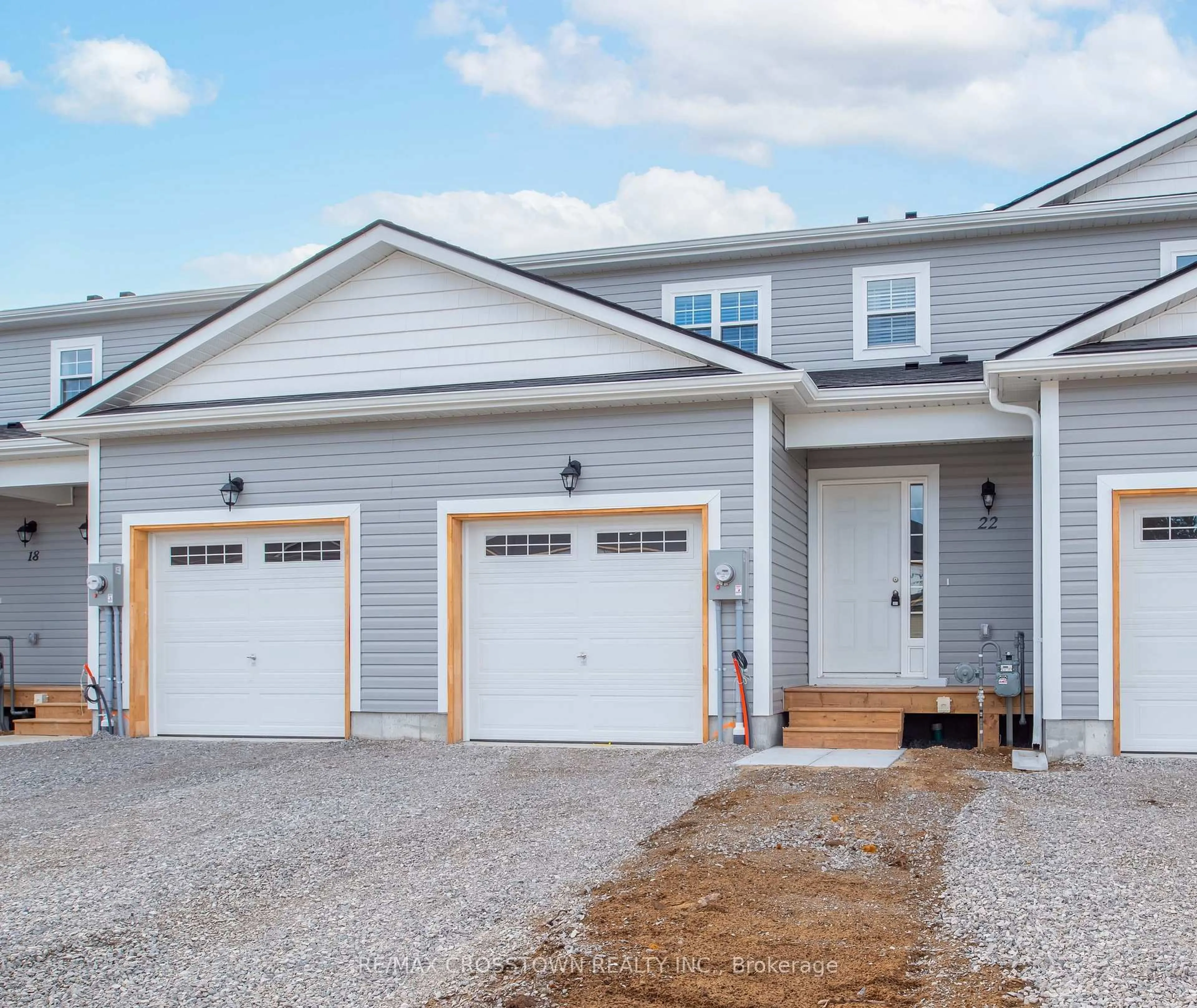 Home with vinyl exterior material, street for 22 McConnell Cres, Bracebridge Ontario P1L 0N7