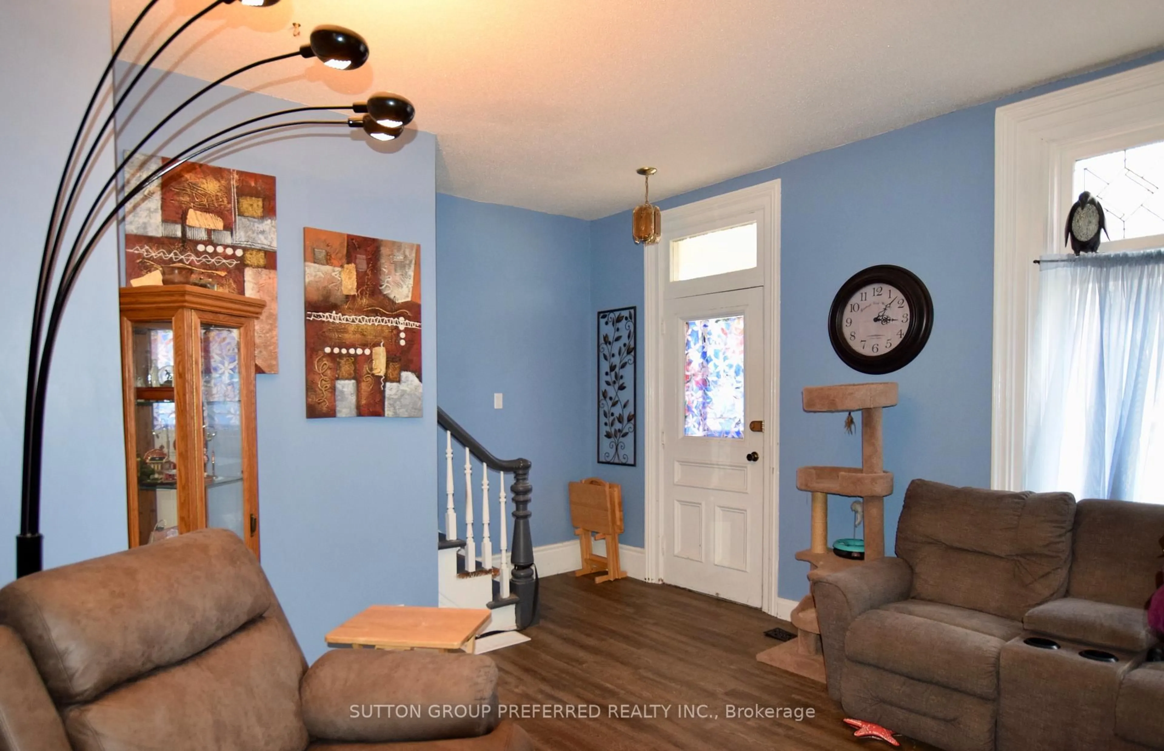 Indoor entryway for 246 Elizabeth St, Southwest Middlesex Ontario N0L 1M0