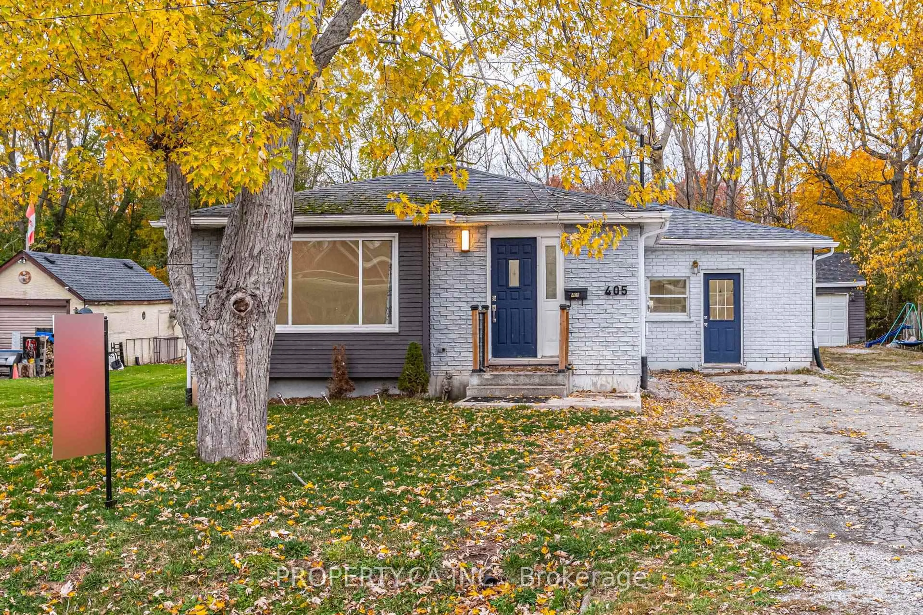 Home with brick exterior material, street for 405 Washington Rd, Fort Erie Ontario L2A 4K5