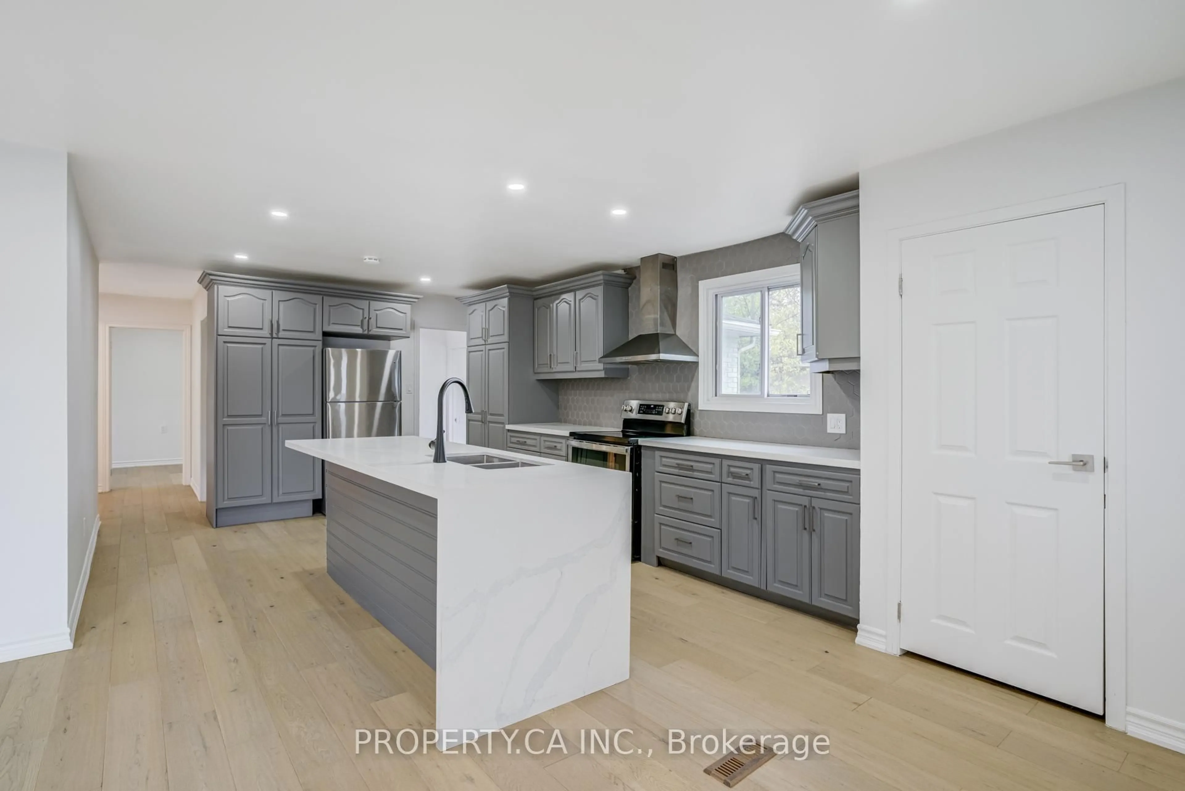 Open concept kitchen, ceramic/tile floor for 405 Washington Rd, Fort Erie Ontario L2A 4K5