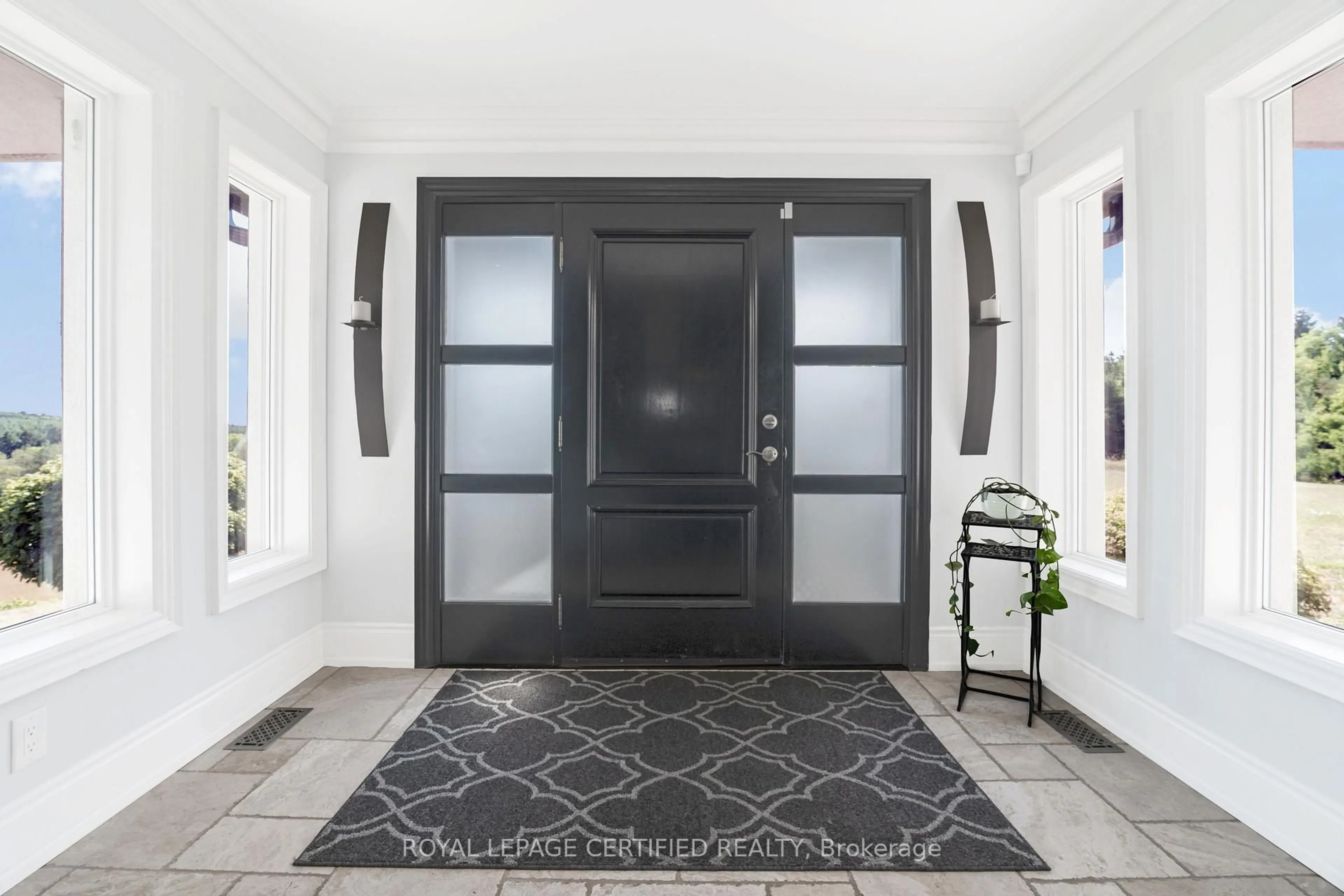 Indoor entryway for 9170 Sideroad 27, Erin Ontario L0N 1N0