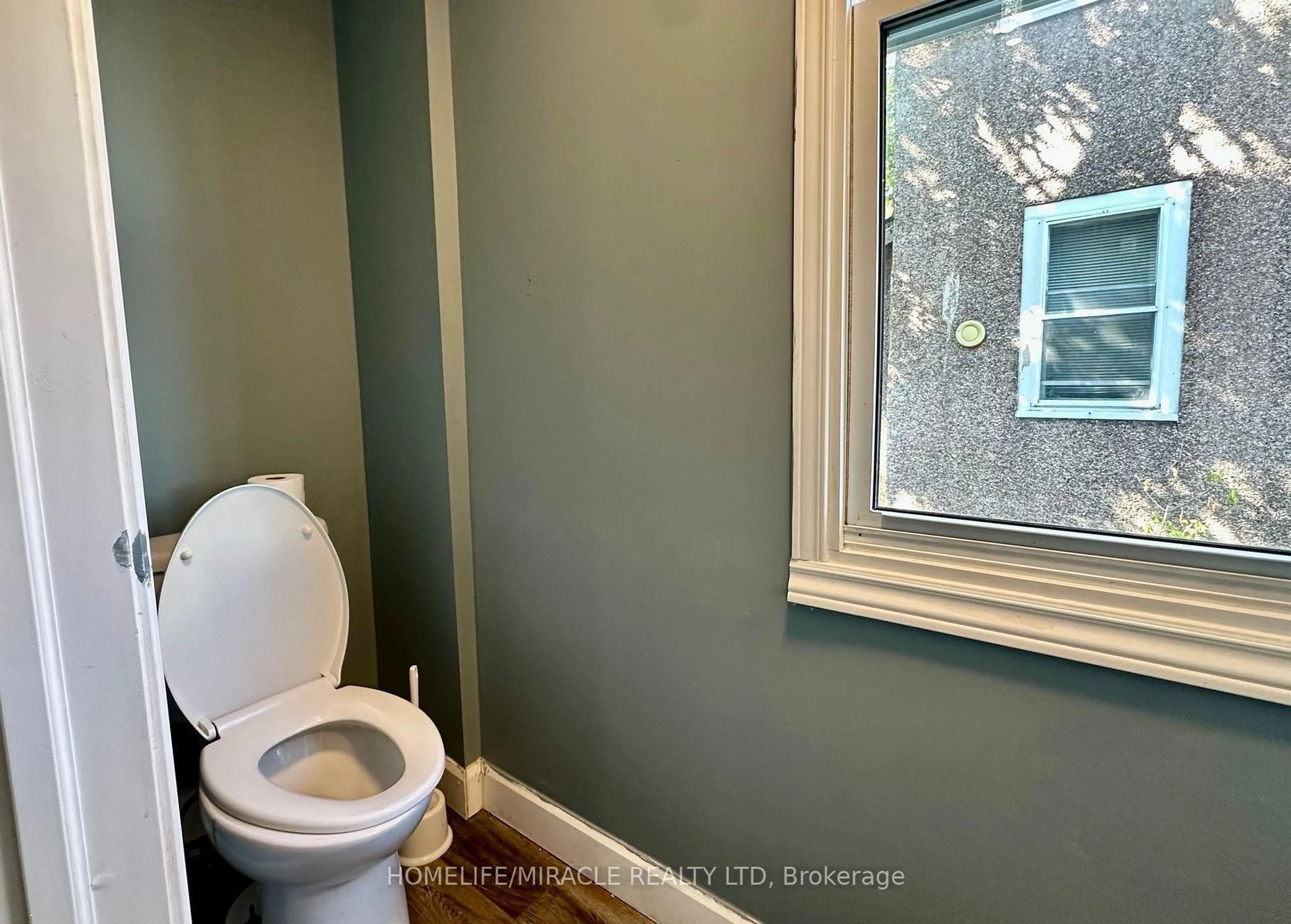 A pic of a room for 175 Burgar St, Welland Ontario L3B 2T3