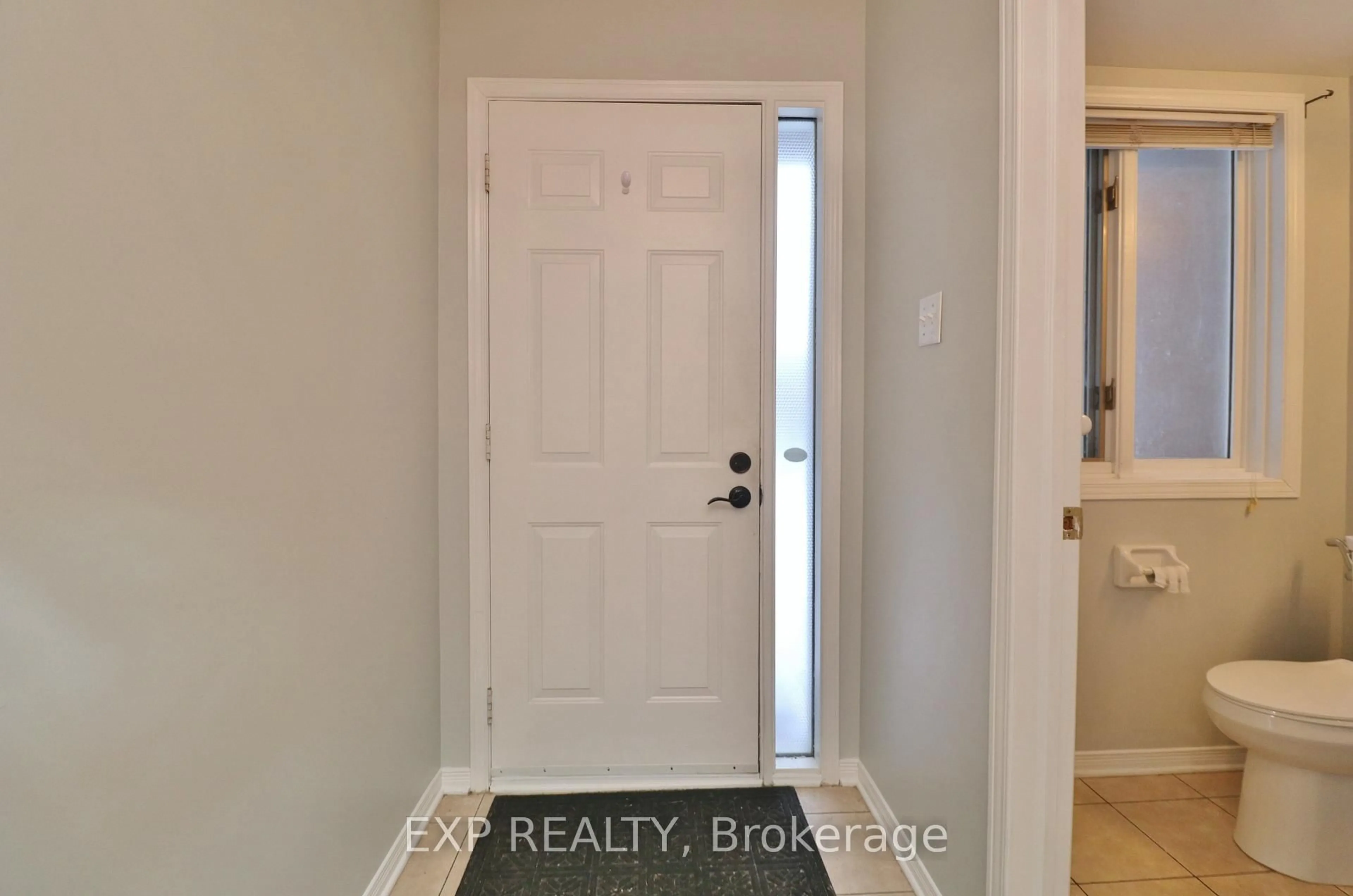 Indoor entryway for 2127 Lauzon St, Orleans Ontario K4A 3K7
