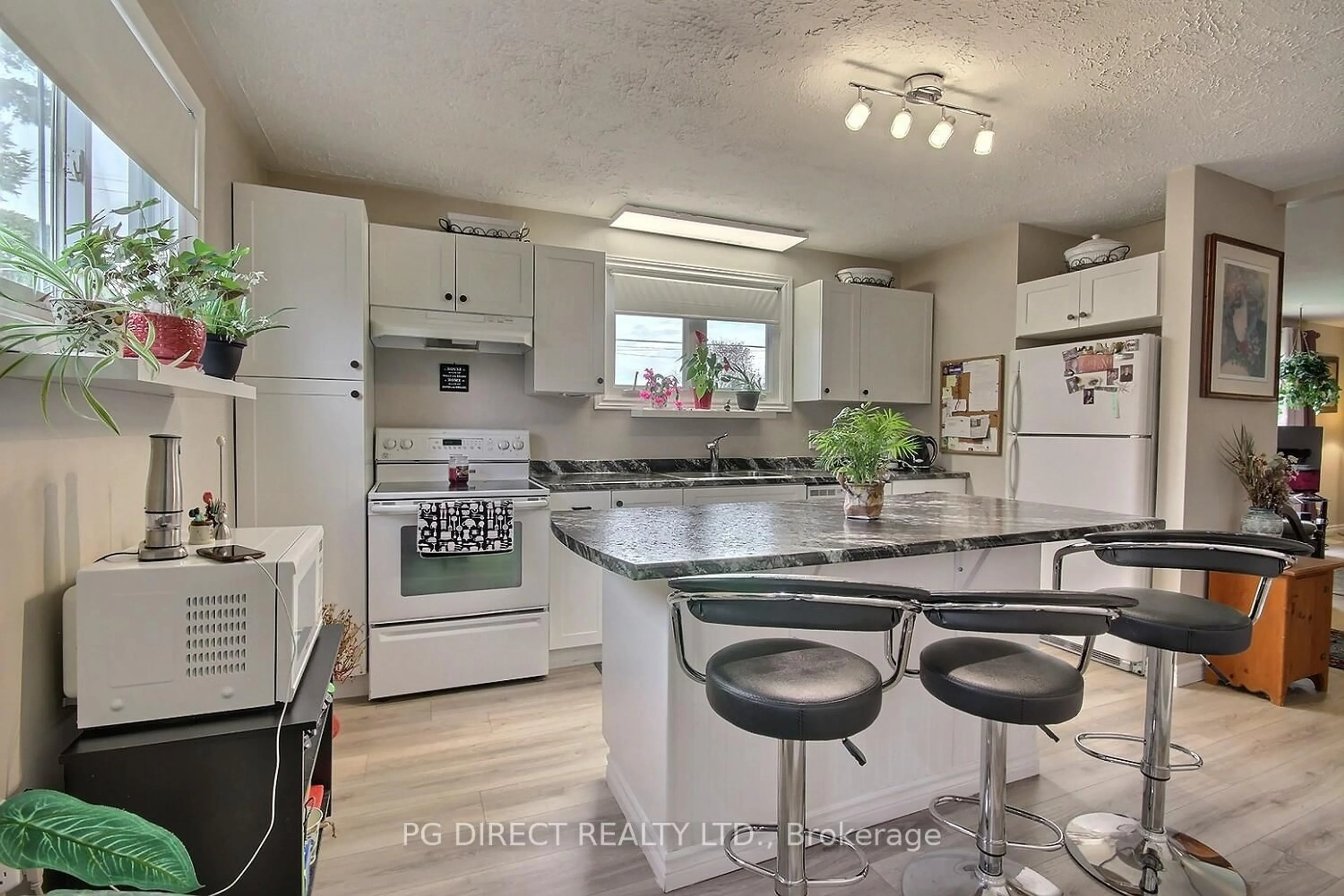 Open concept kitchen, ceramic/tile floor for 28 Dufferin St, Brighton Ontario K0K 1H0