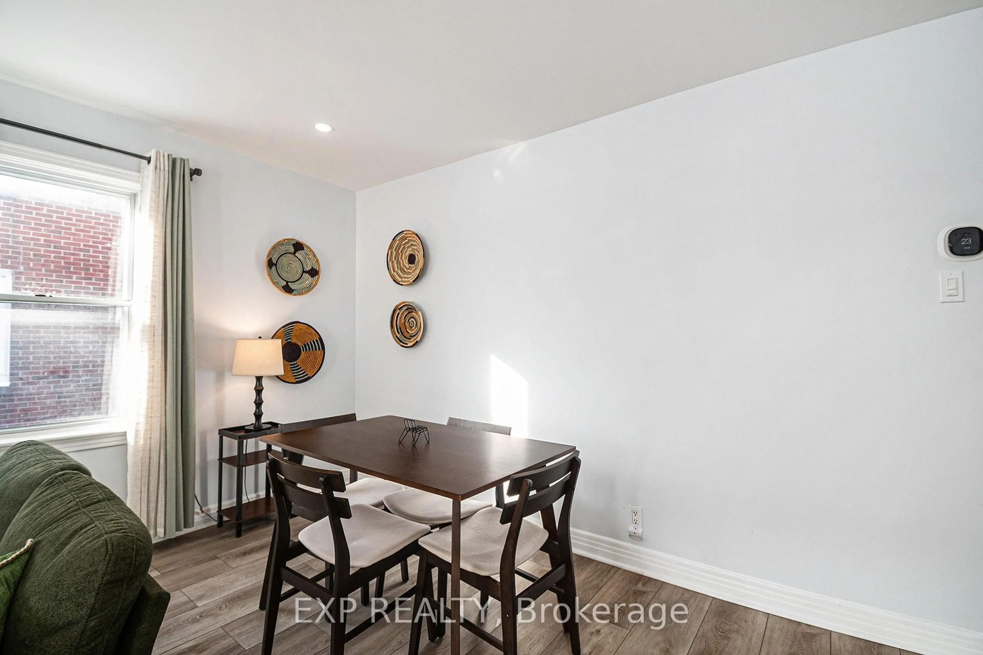 Dining room, wood/laminate floor for 329 DONALD St, Ottawa Ontario K1K 1M4